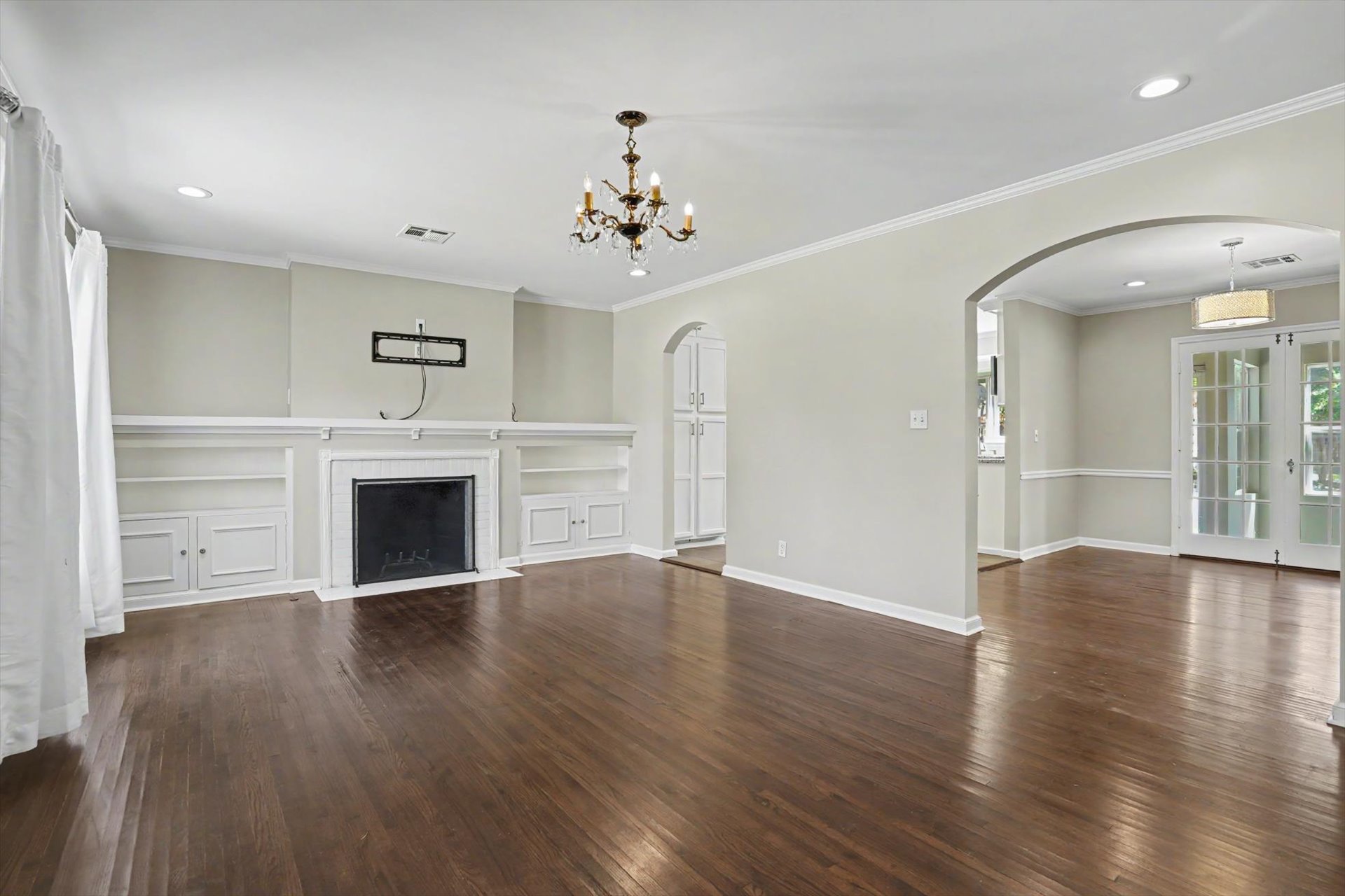 2121 S Louisville Avenue Property Photo 8