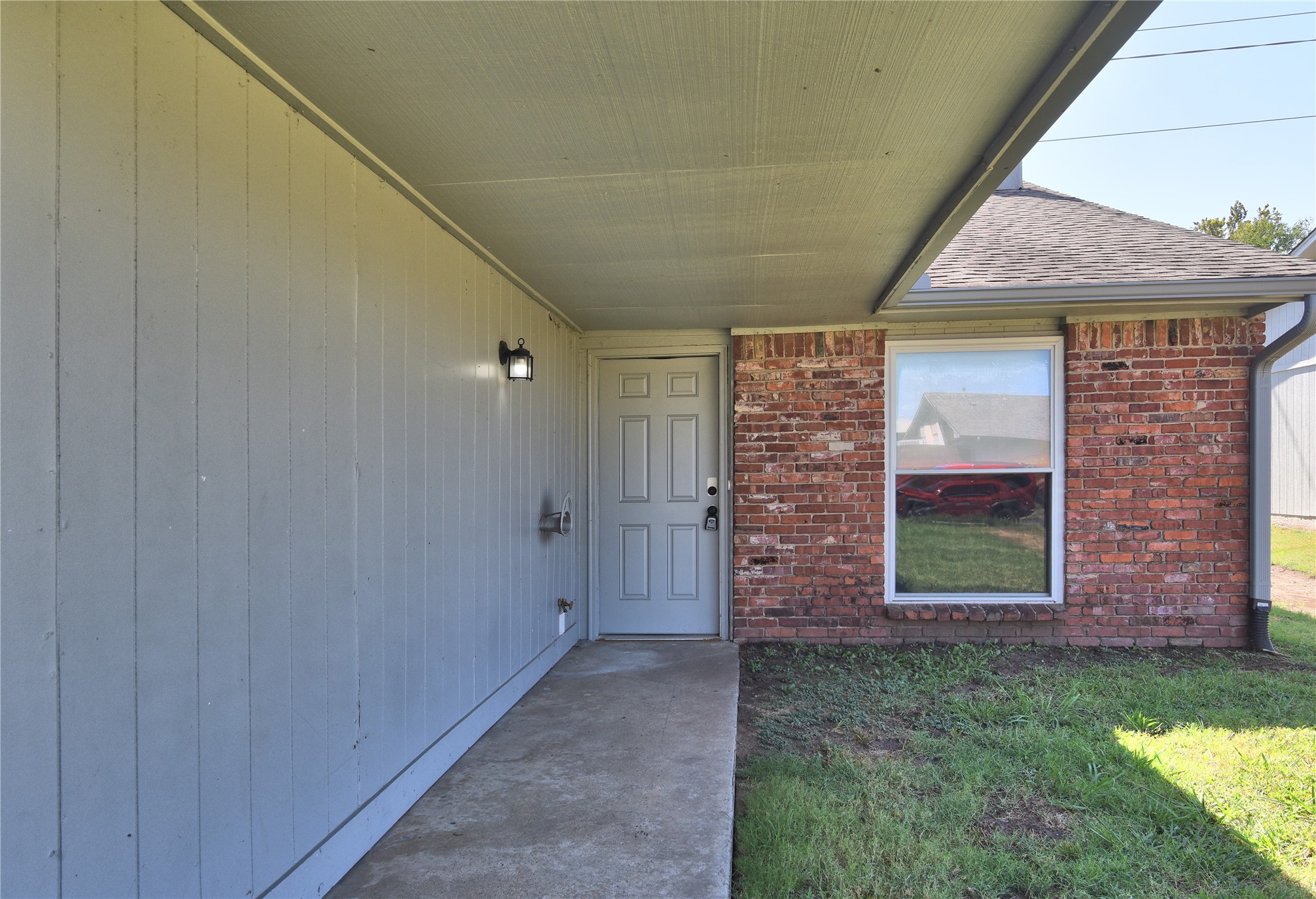 517 W Quantico Street Property Photo 2