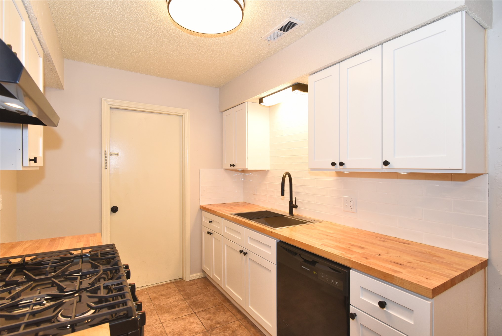 517 W Quantico Street Property Photo 3