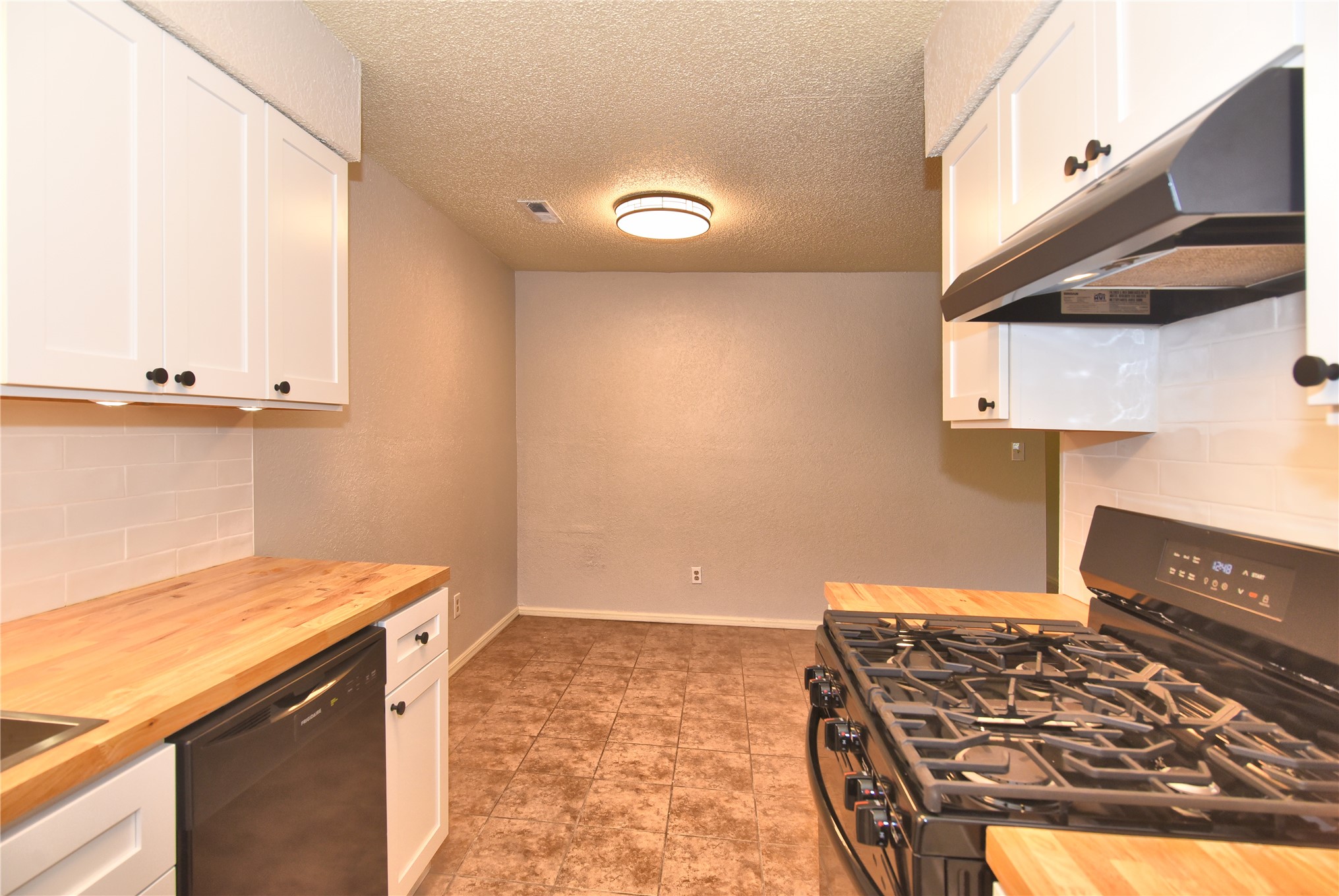 517 W Quantico Street Property Photo 4