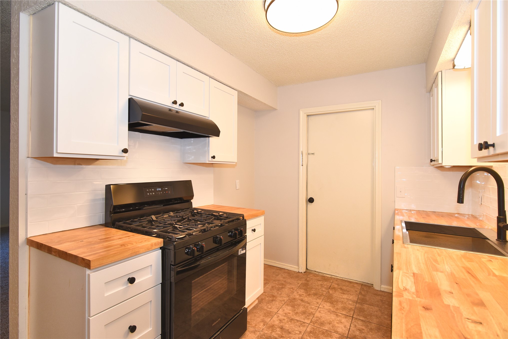 517 W Quantico Street Property Photo 5