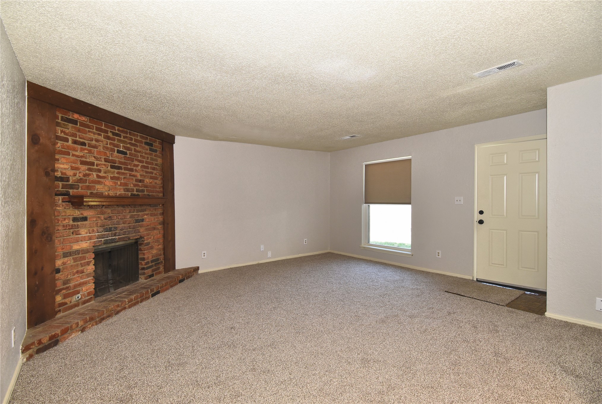517 W Quantico Street Property Photo 8