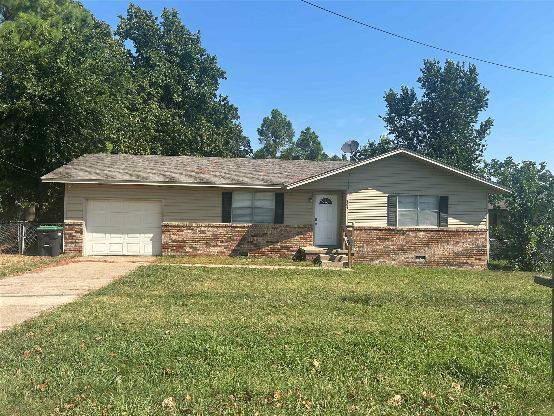 1305 E Shawnee Street Property Photo 1