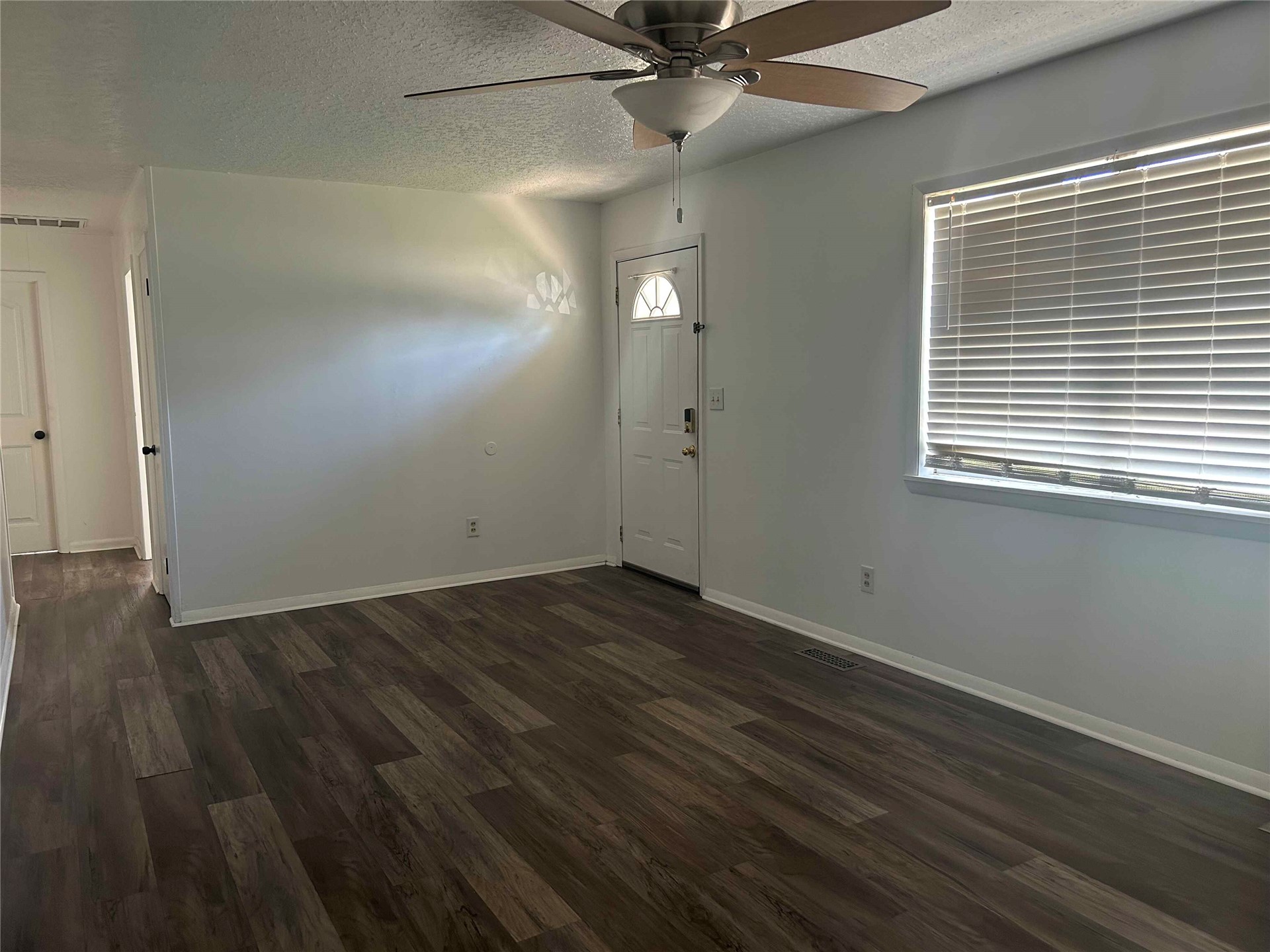 1305 E Shawnee Street Property Photo 2