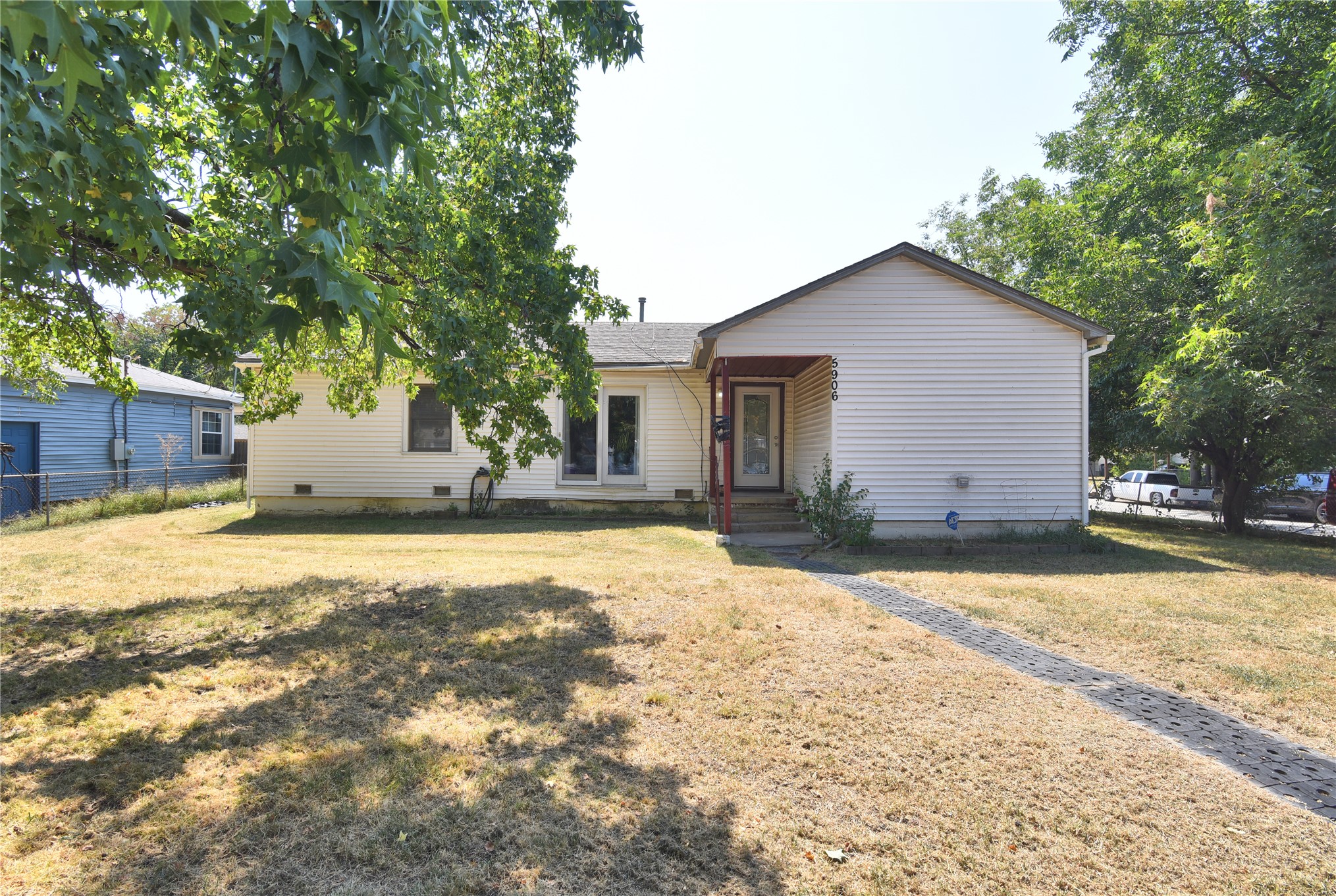 5906 E King Street Property Photo 1