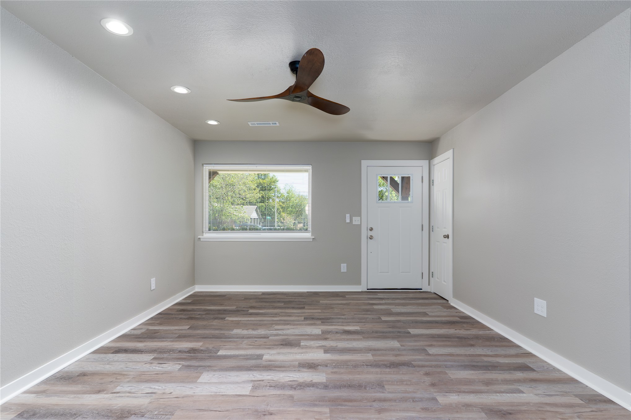 2766 S 133rd East Avenue Property Photo 4