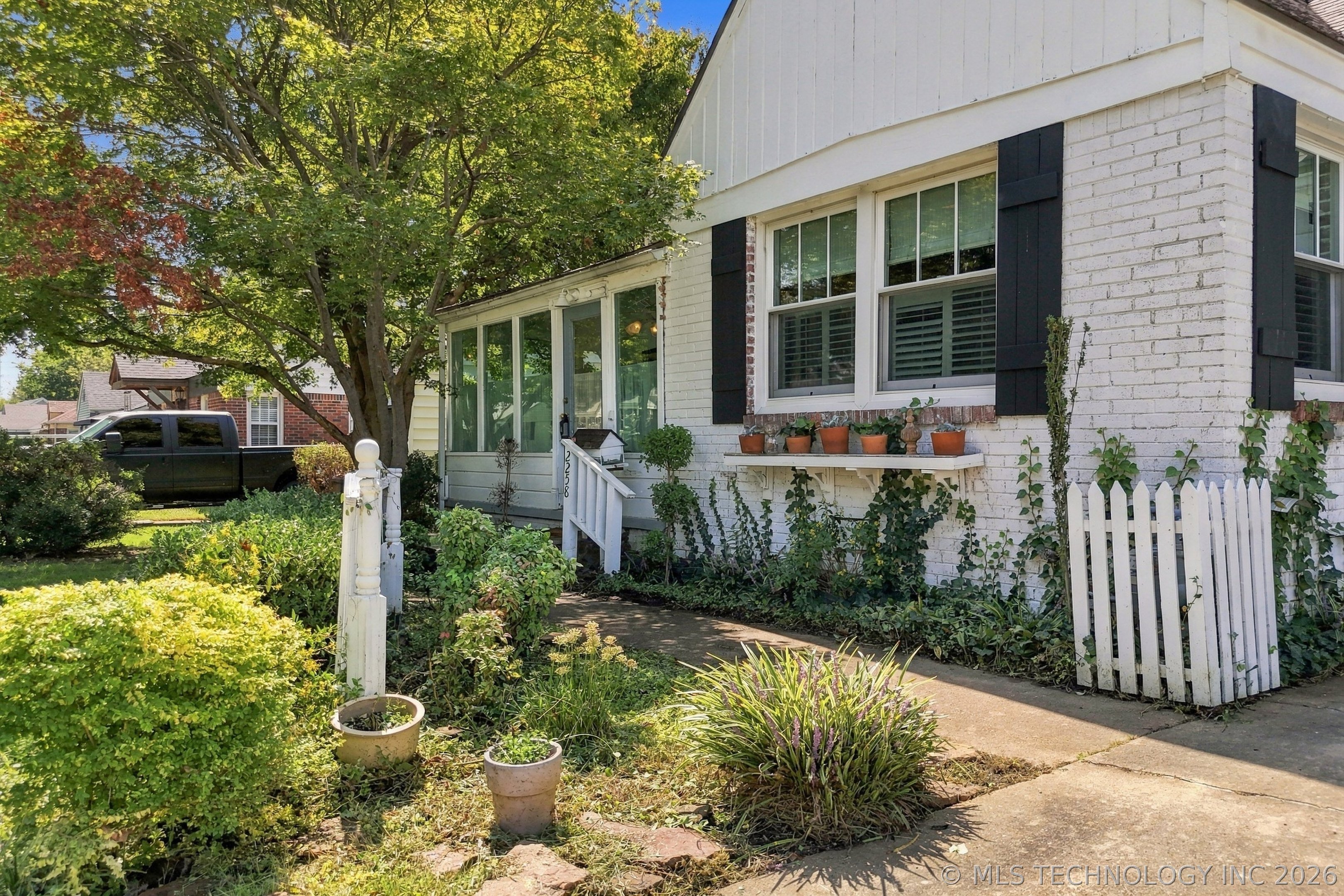 2258 S Delaware Court Property Photo 4