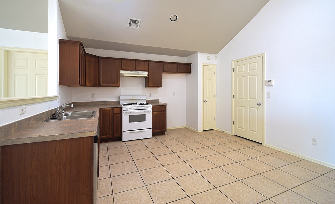 16052 S 83rd East Avenue Property Photo 10