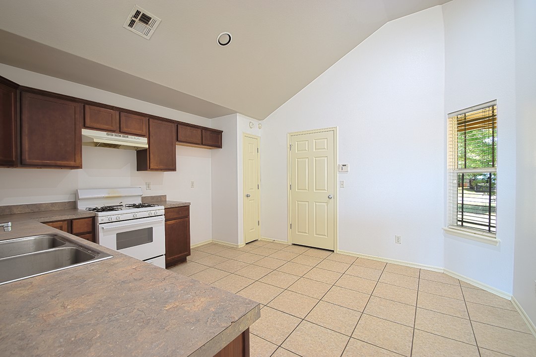16052 S 83rd East Avenue Property Photo 12