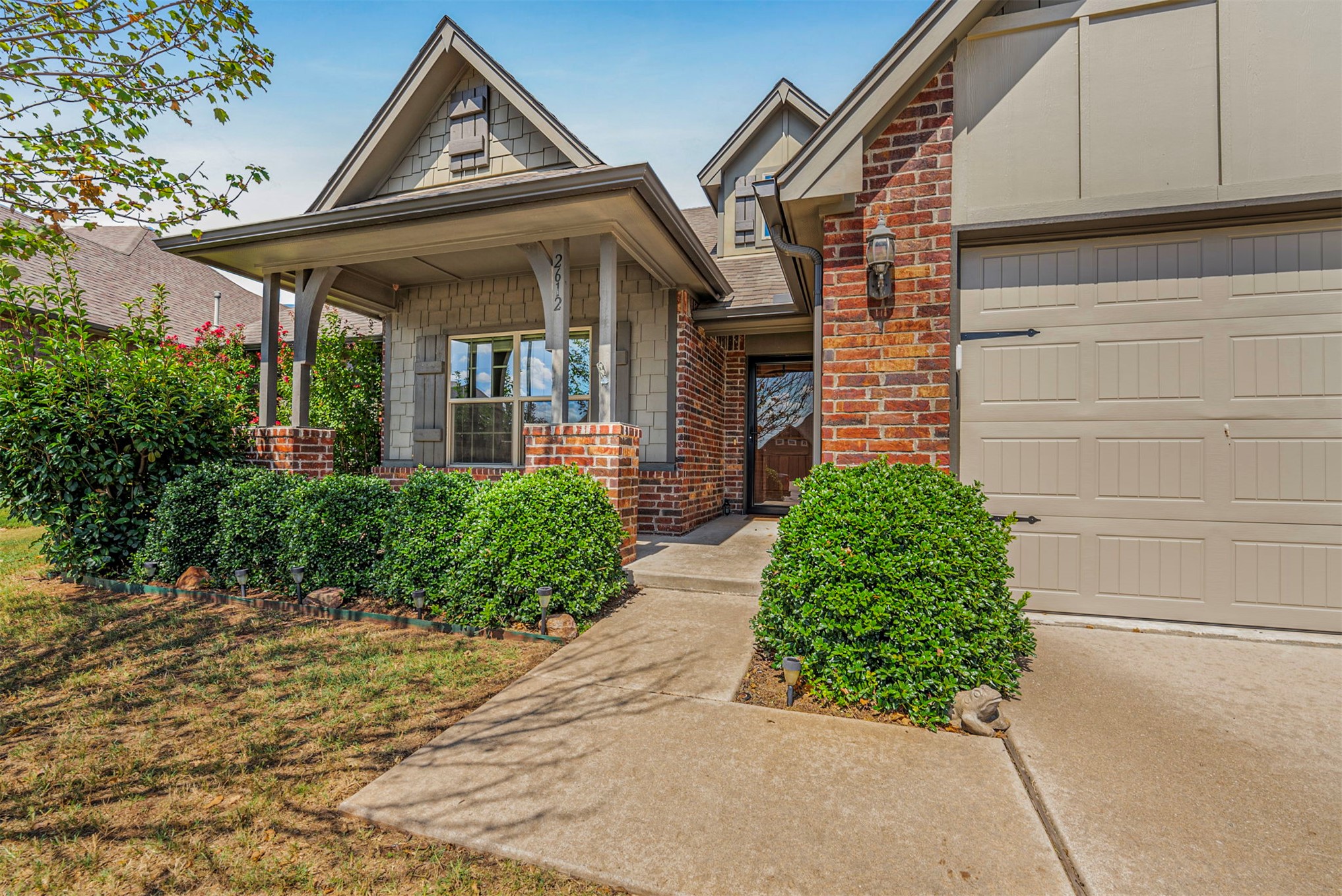 2612 W Van Buren Court Property Photo 2