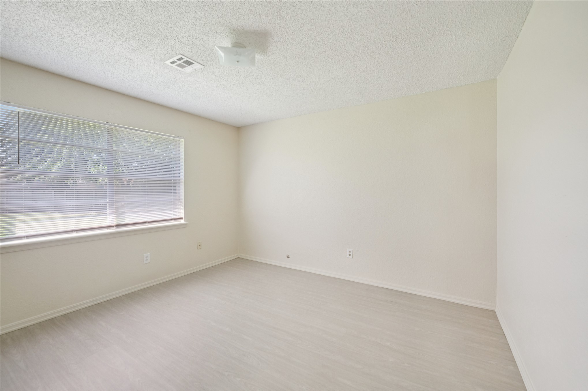8966 E 56th Place Property Photo 10