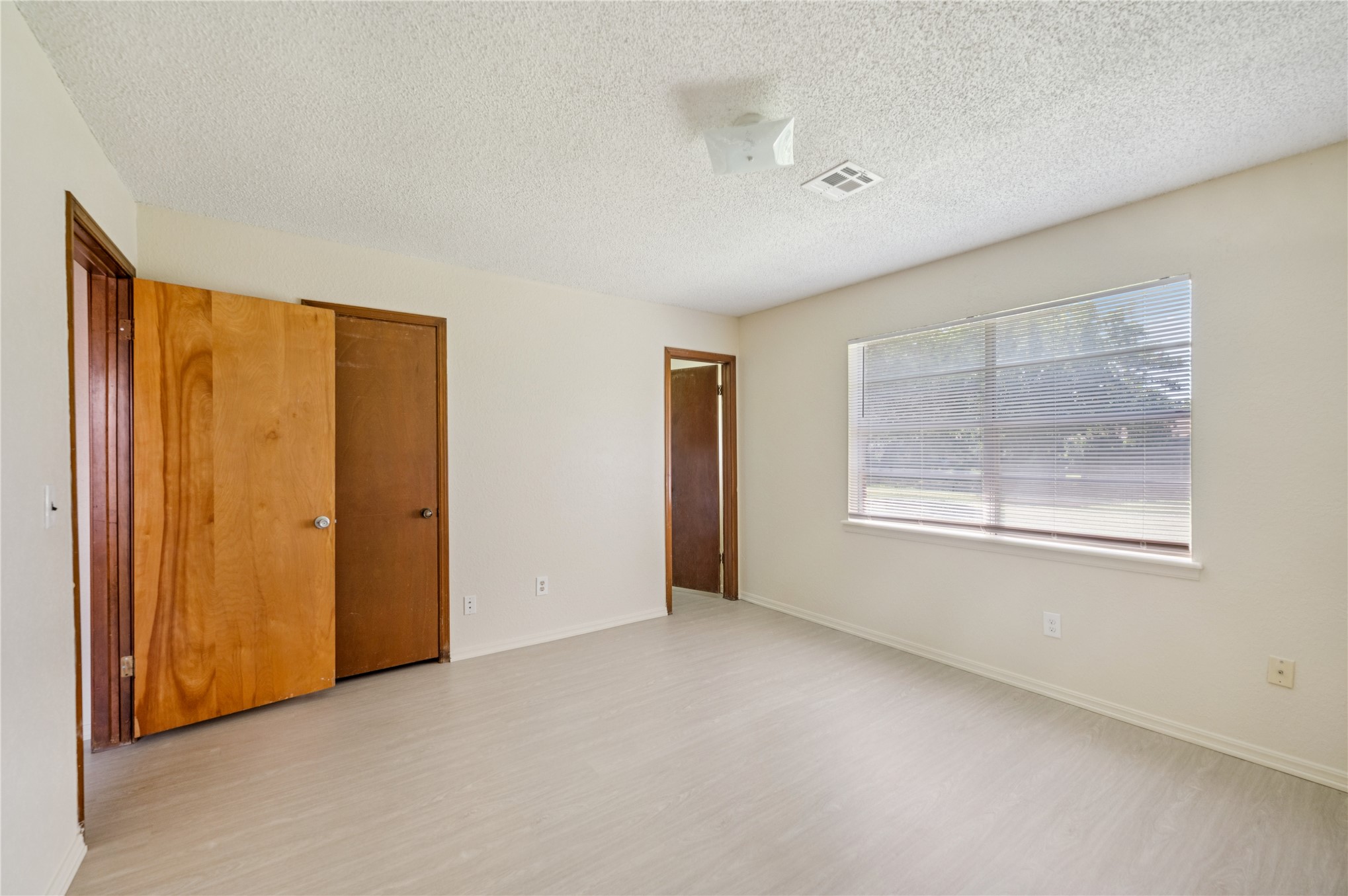 8966 E 56th Place Property Photo 11