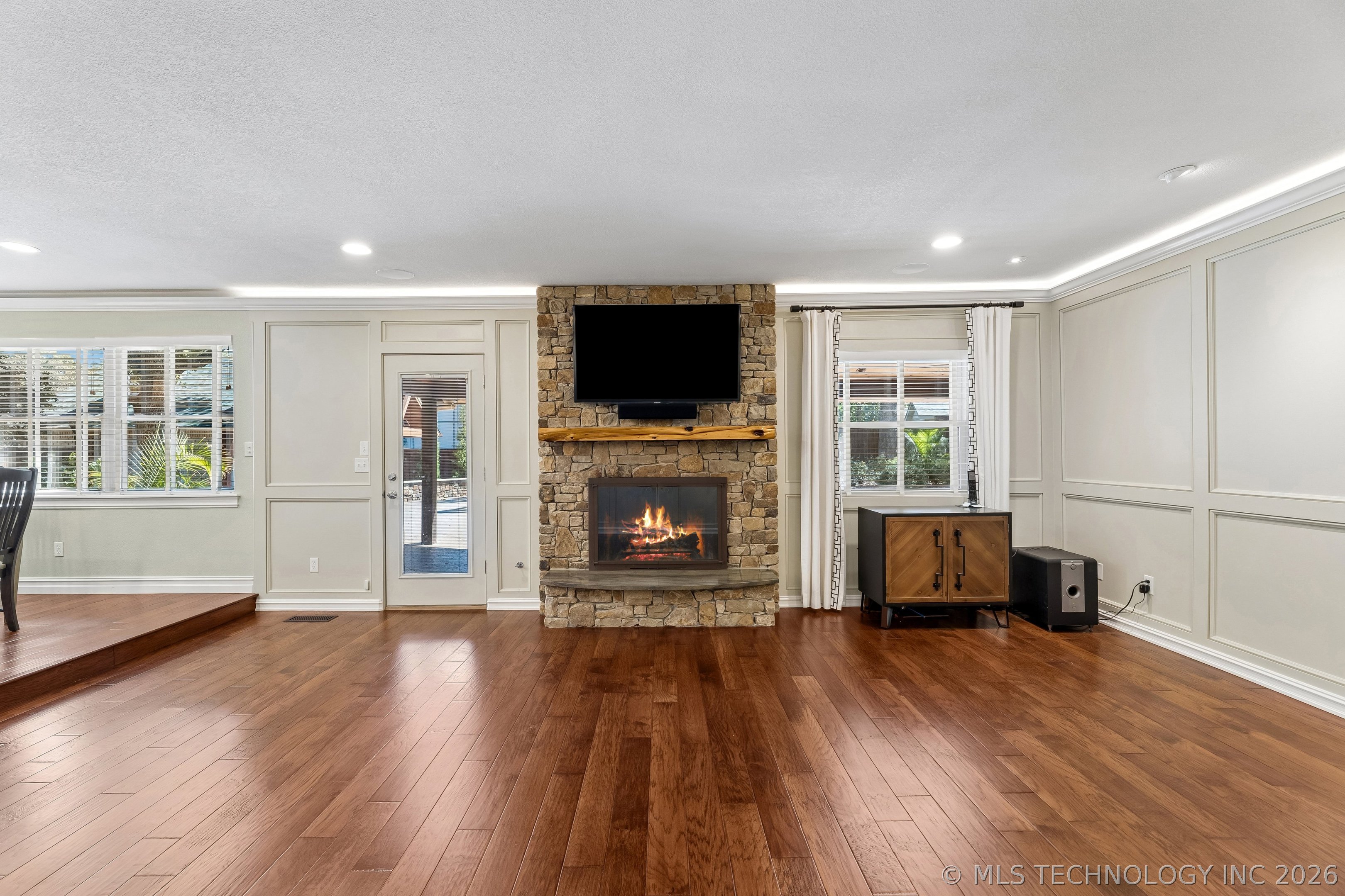 9905 S Maplewood Avenue Property Photo 17
