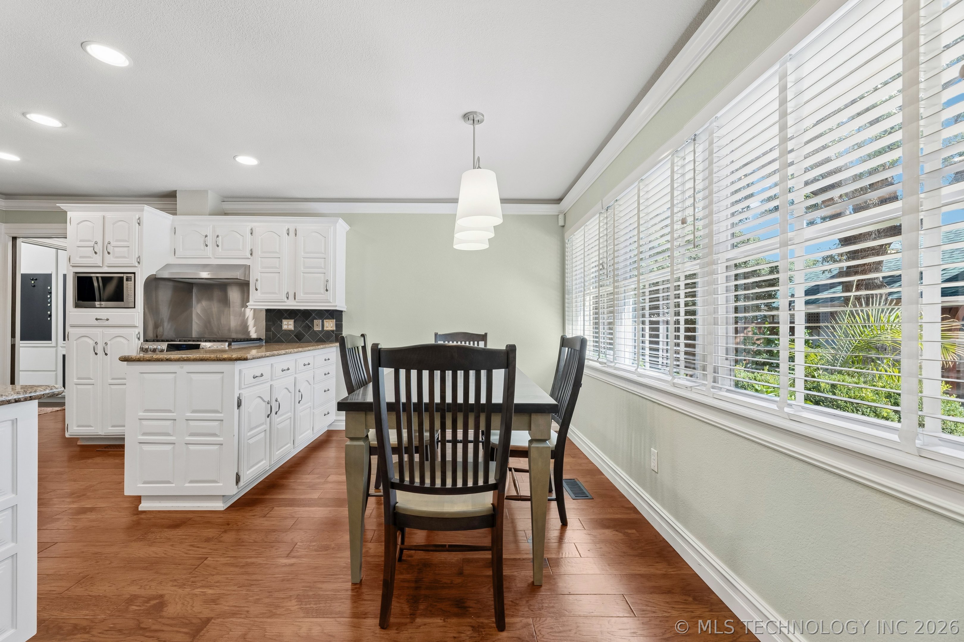 9905 S Maplewood Avenue Property Photo 22