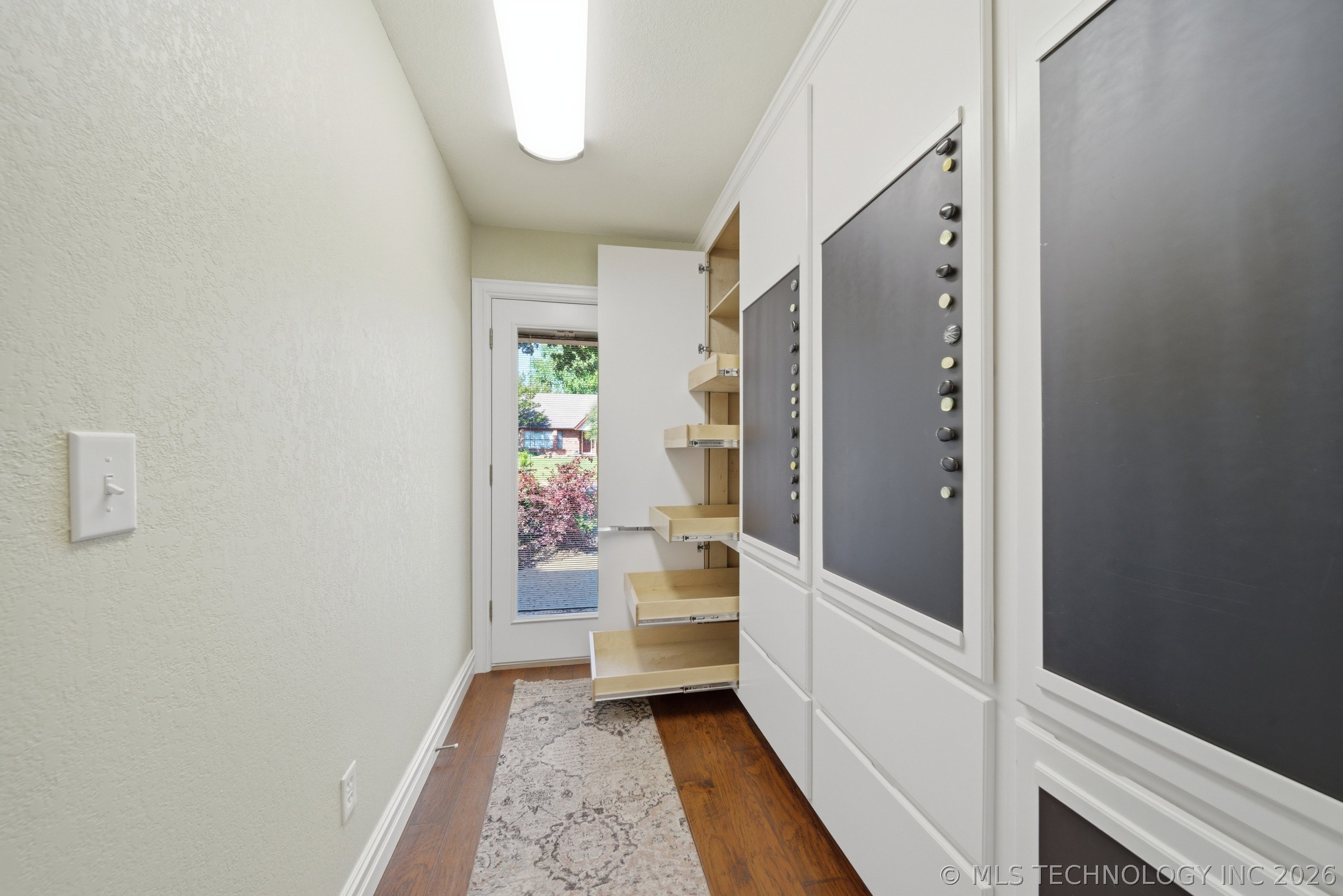 9905 S Maplewood Avenue Property Photo 24