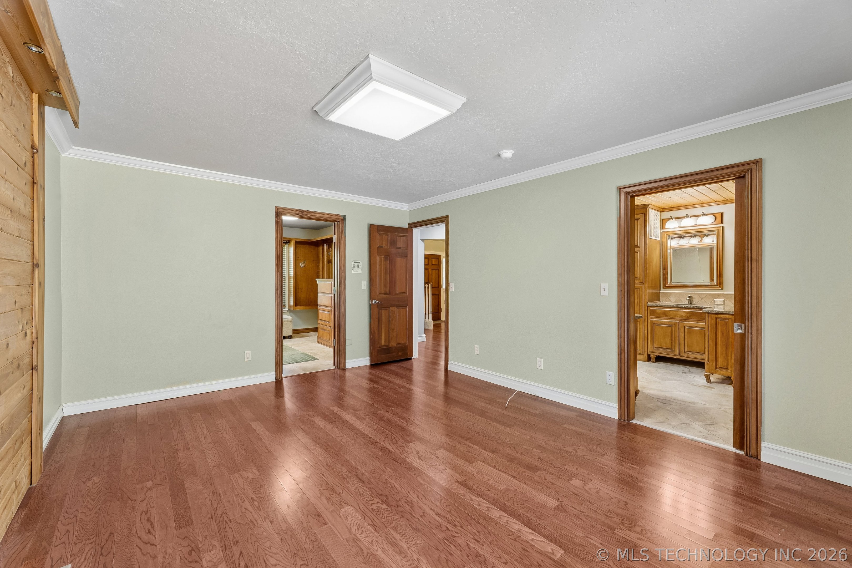 9905 S Maplewood Avenue Property Photo 28