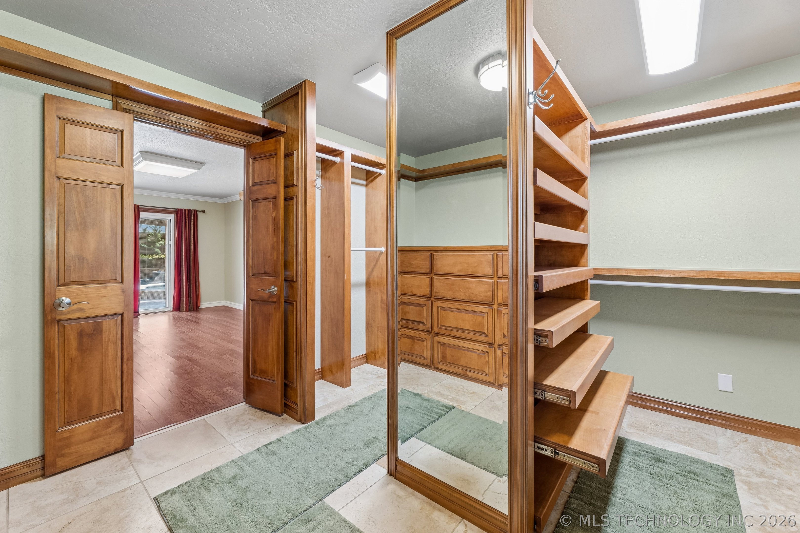 9905 S Maplewood Avenue Property Photo 31