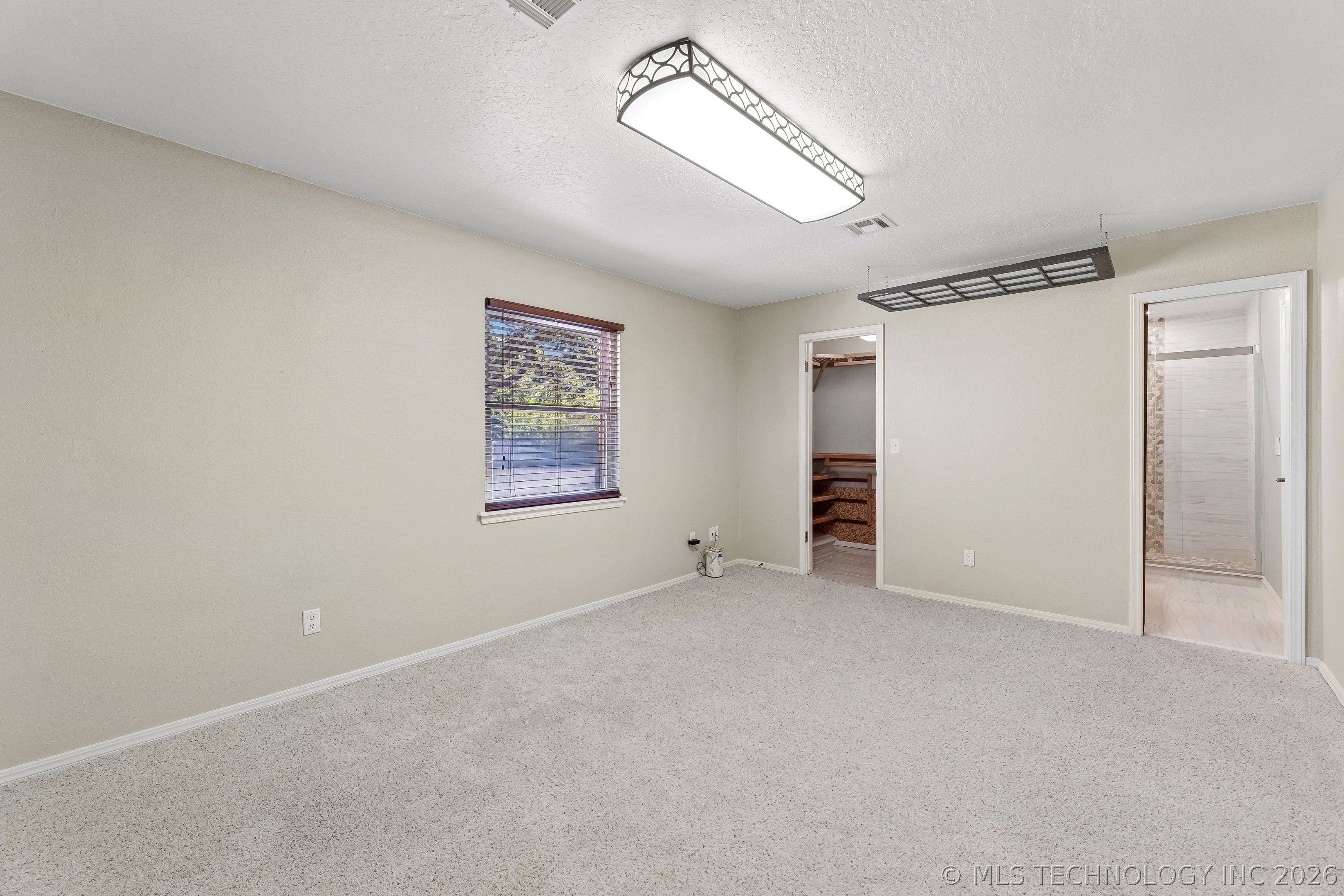 9905 S Maplewood Avenue Property Photo 35