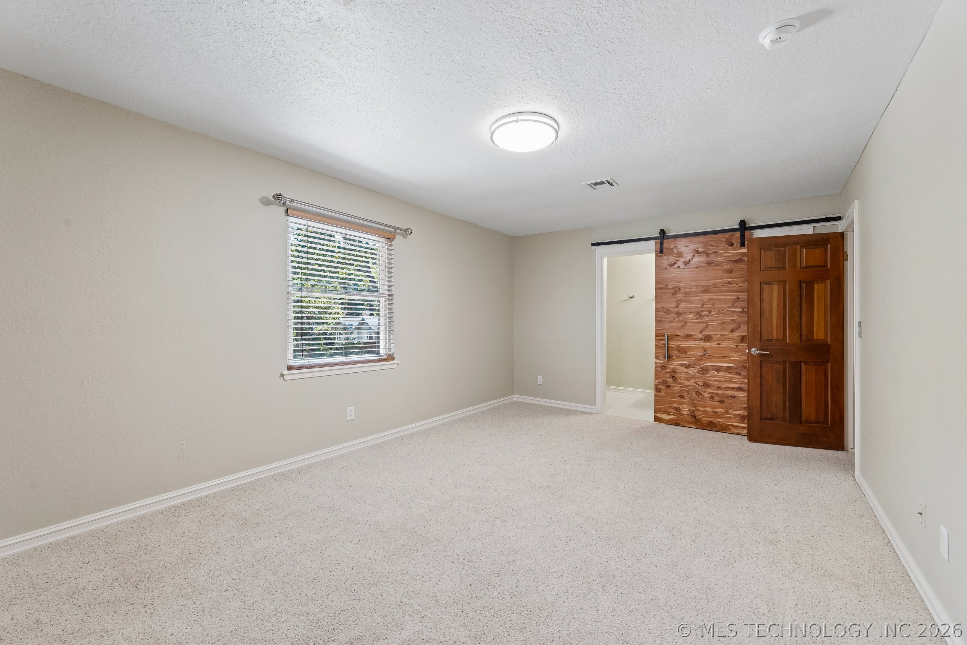 9905 S Maplewood Avenue Property Photo 38