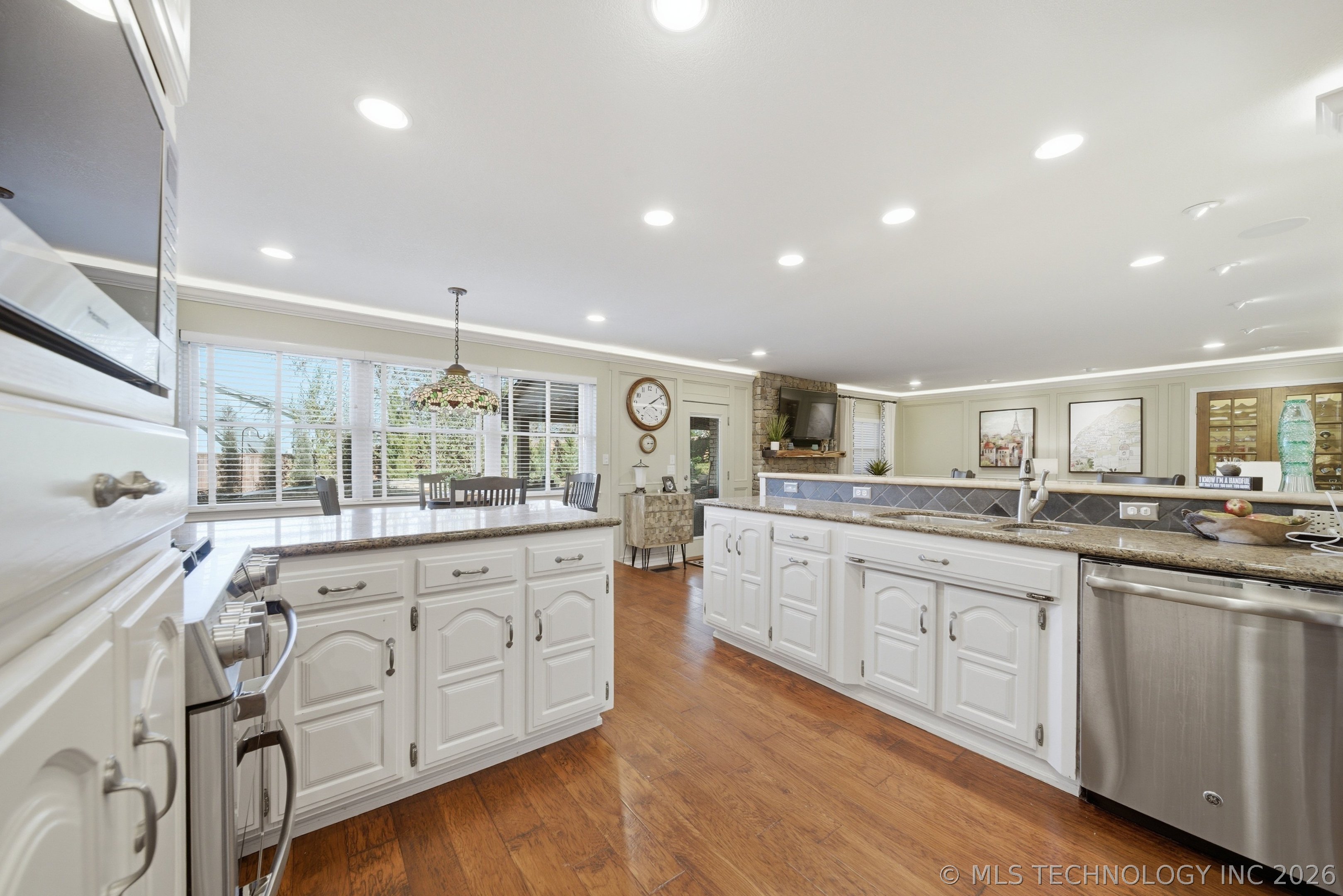 9905 S Maplewood Avenue Property Photo 72