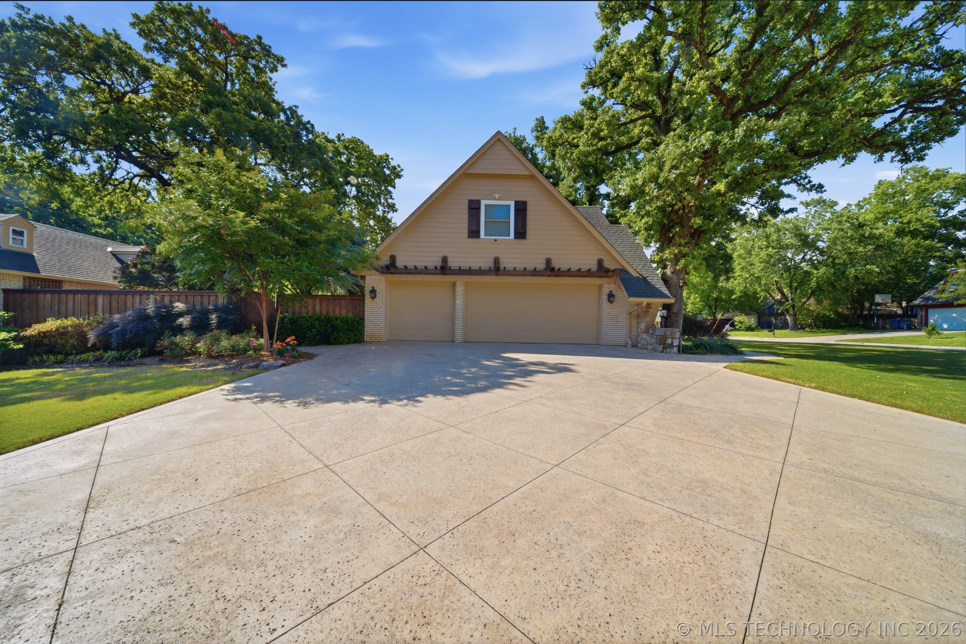 9905 S Maplewood Avenue Property Photo 80