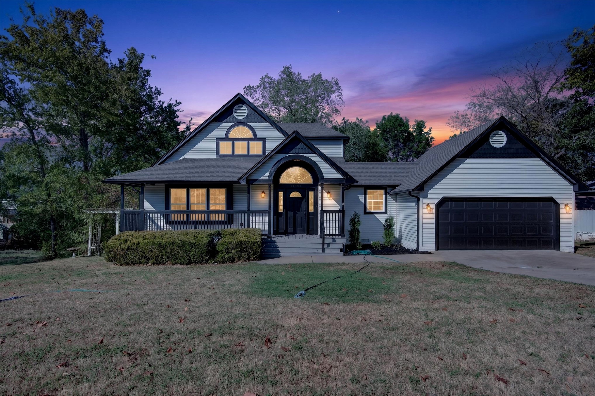 18641 Woodbriar Lane Property Photo 2