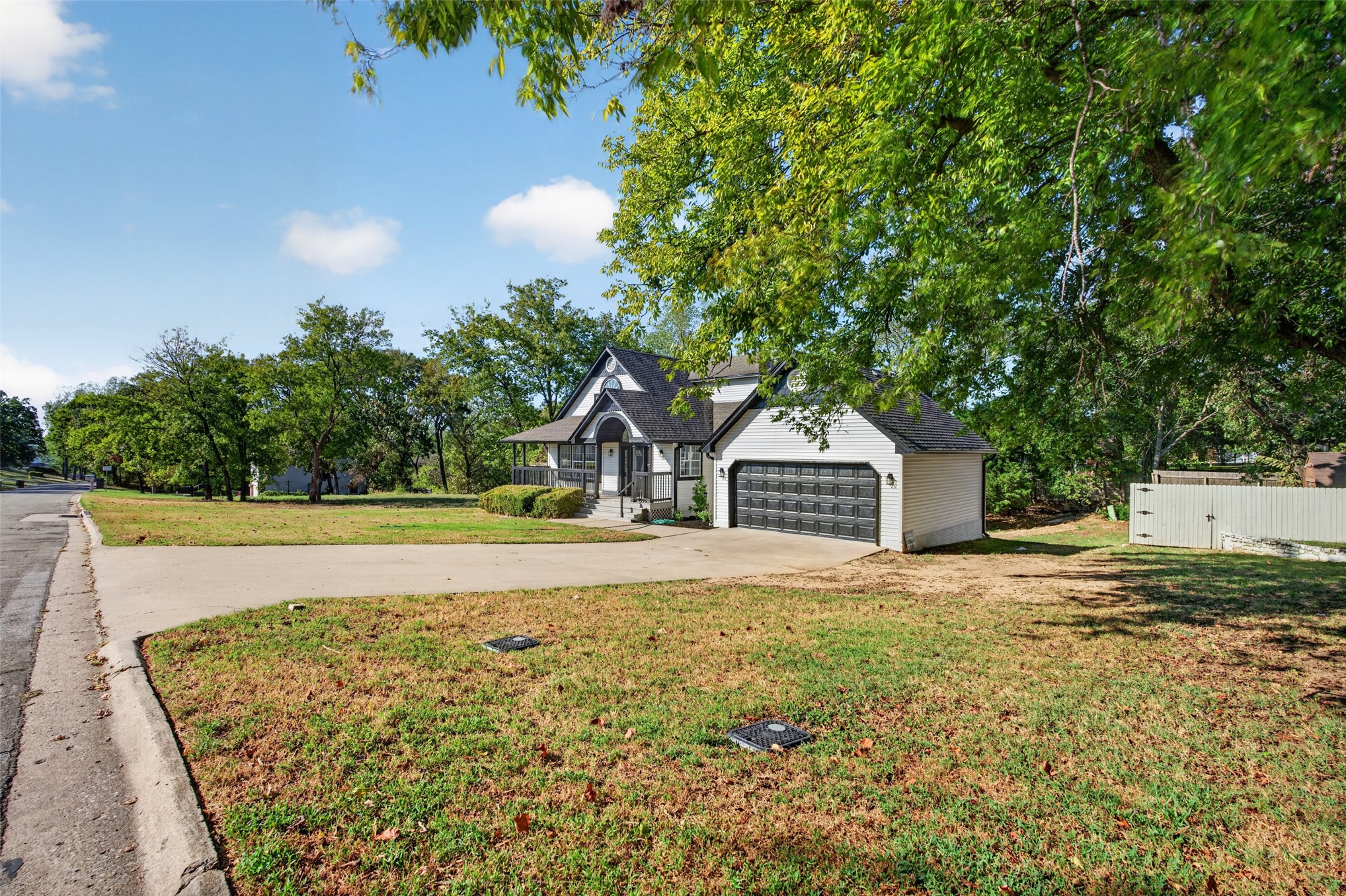 18641 Woodbriar Lane Property Photo 6