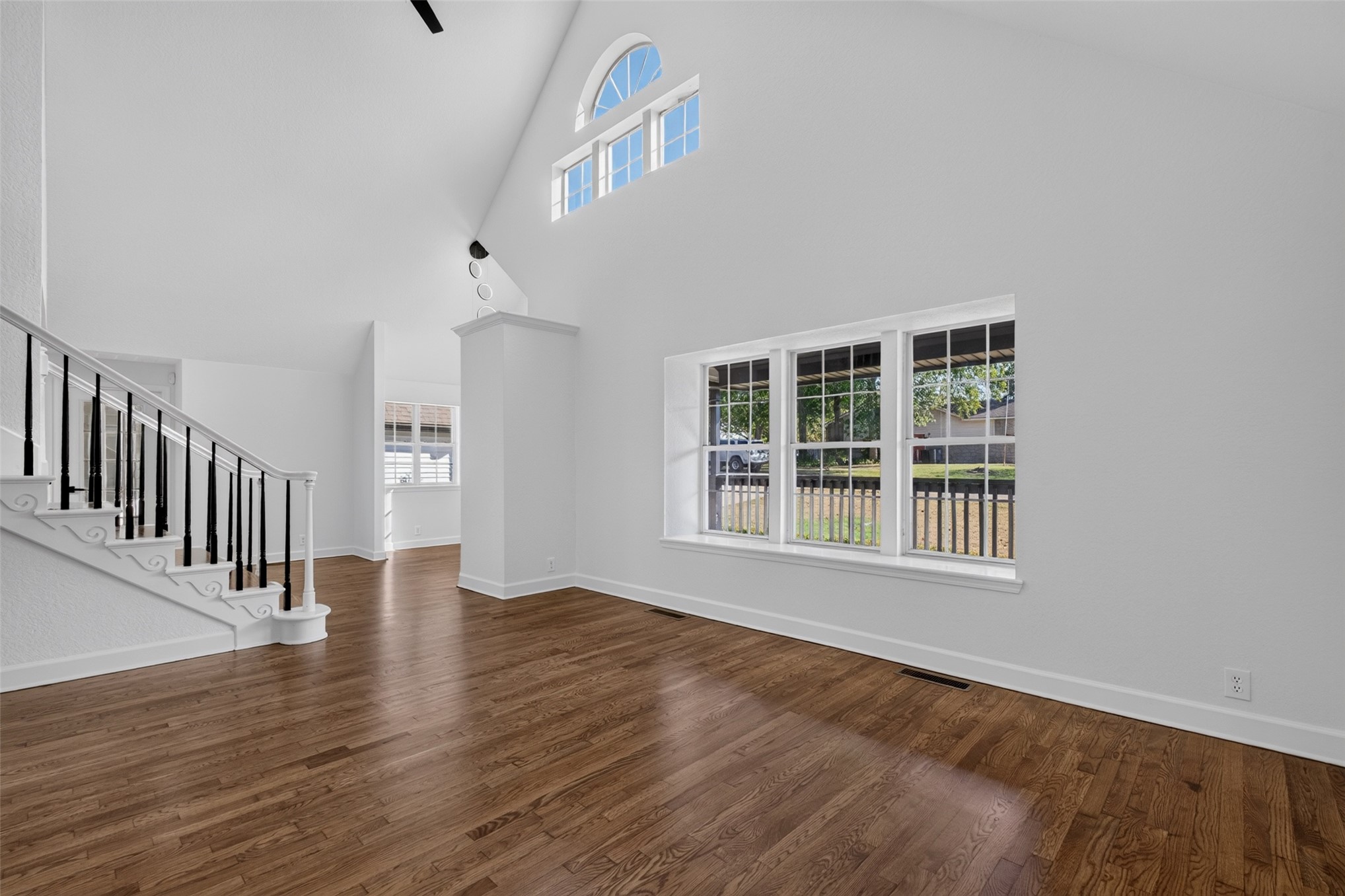 18641 Woodbriar Lane Property Photo 7