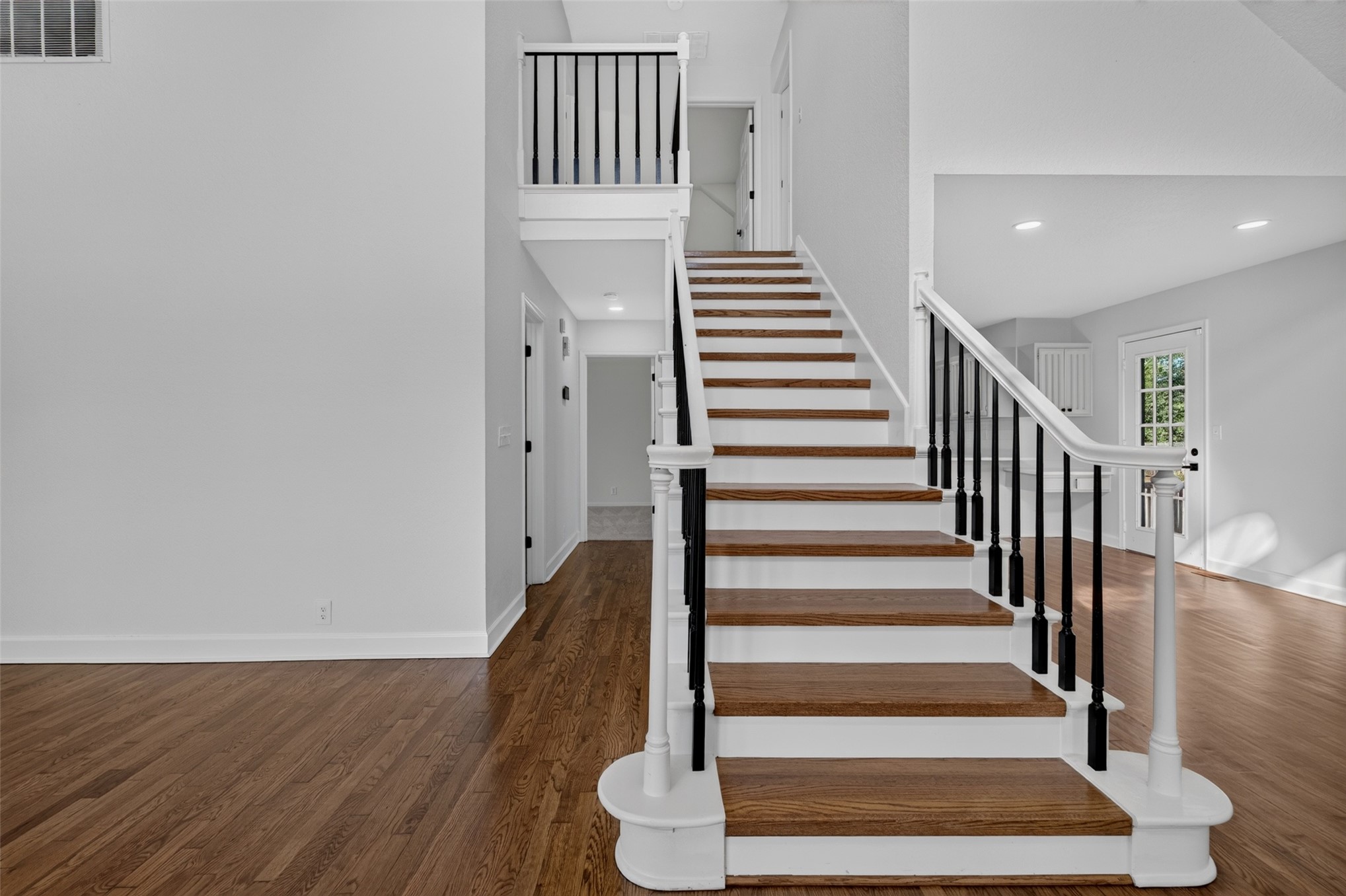 18641 Woodbriar Lane Property Photo 8