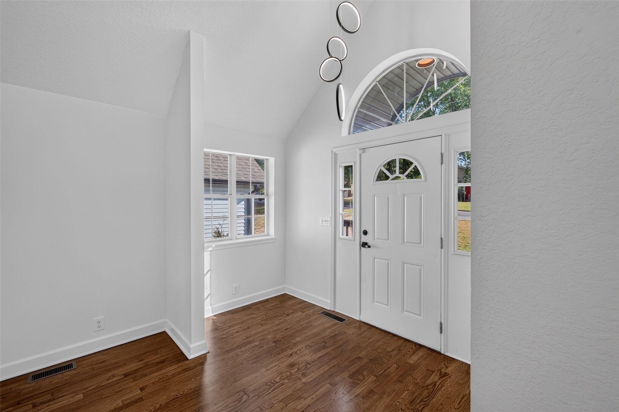 18641 Woodbriar Lane Property Photo 9