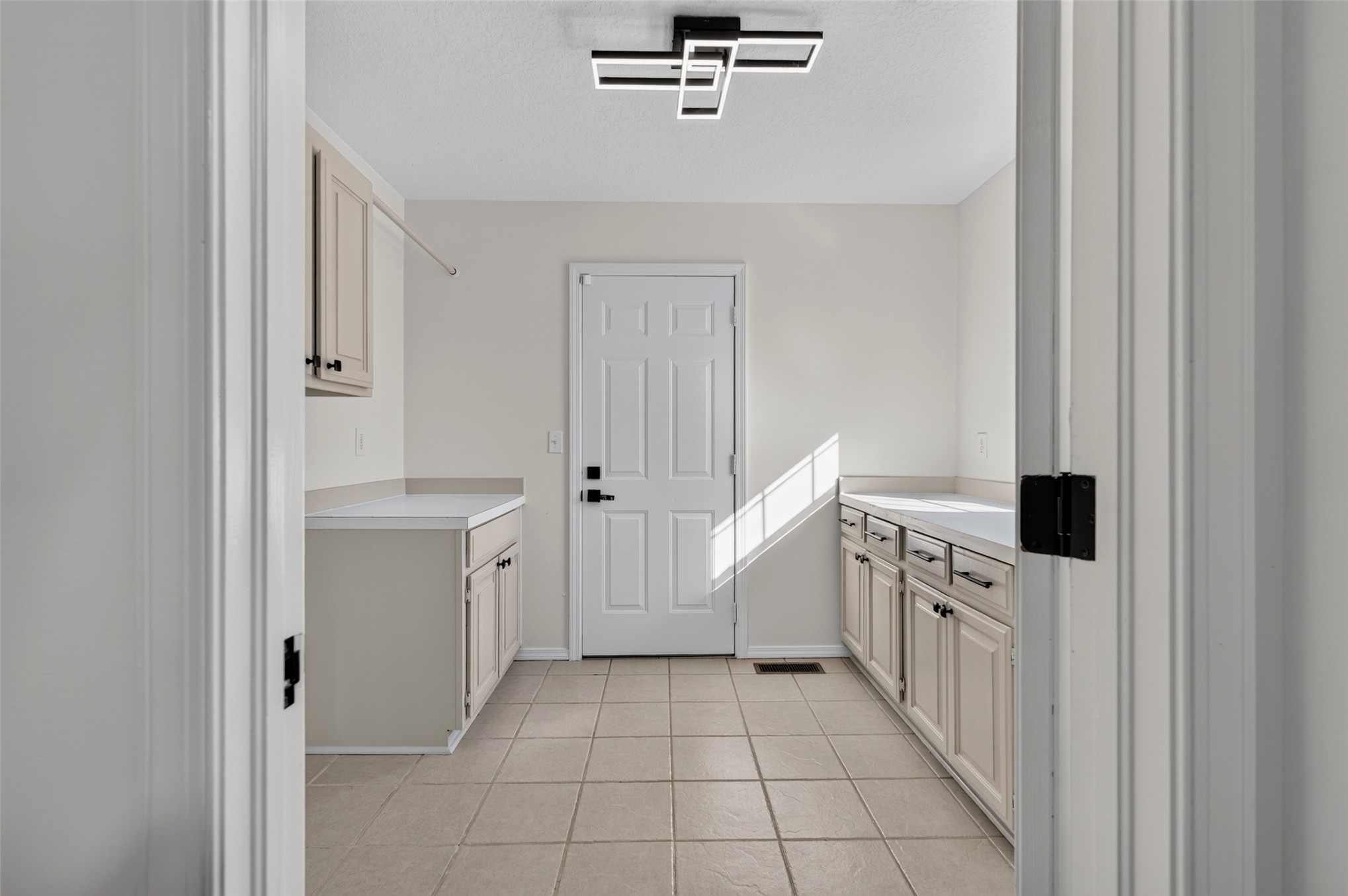 18641 Woodbriar Lane Property Photo 27