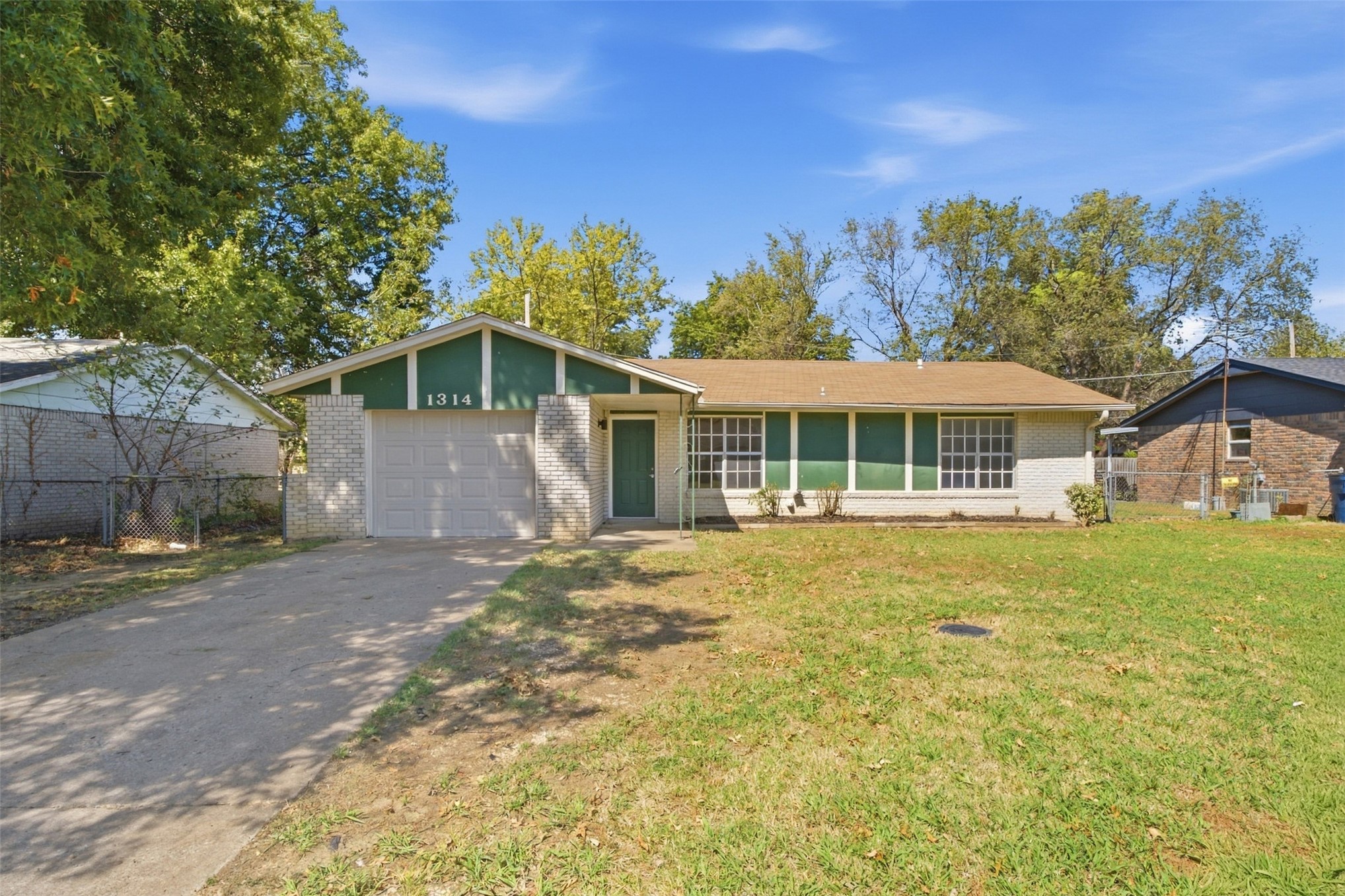 1314 W Clyde Avenue Property Photo 1