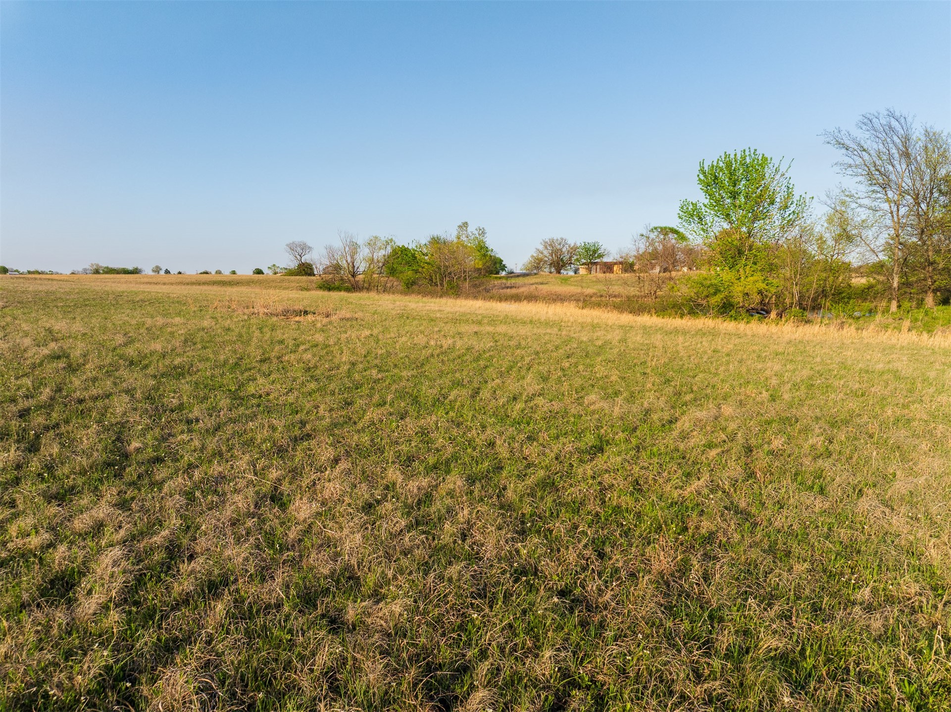670 N Memorial Drive Property Photo 15