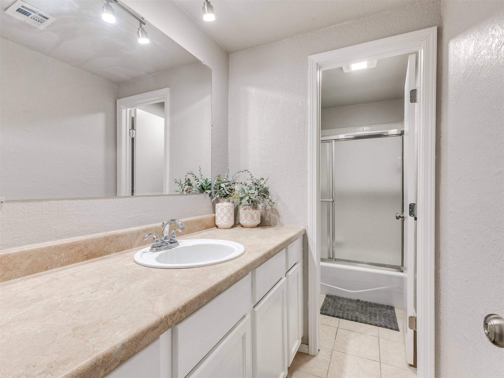 1105 W Delmar Street Property Photo 19