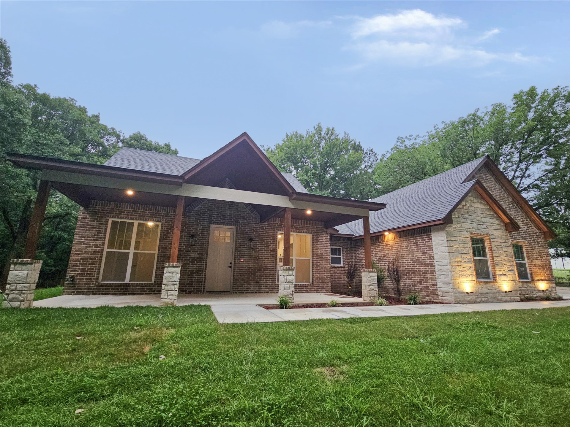302 Oak Ridge Road Property Photo 1
