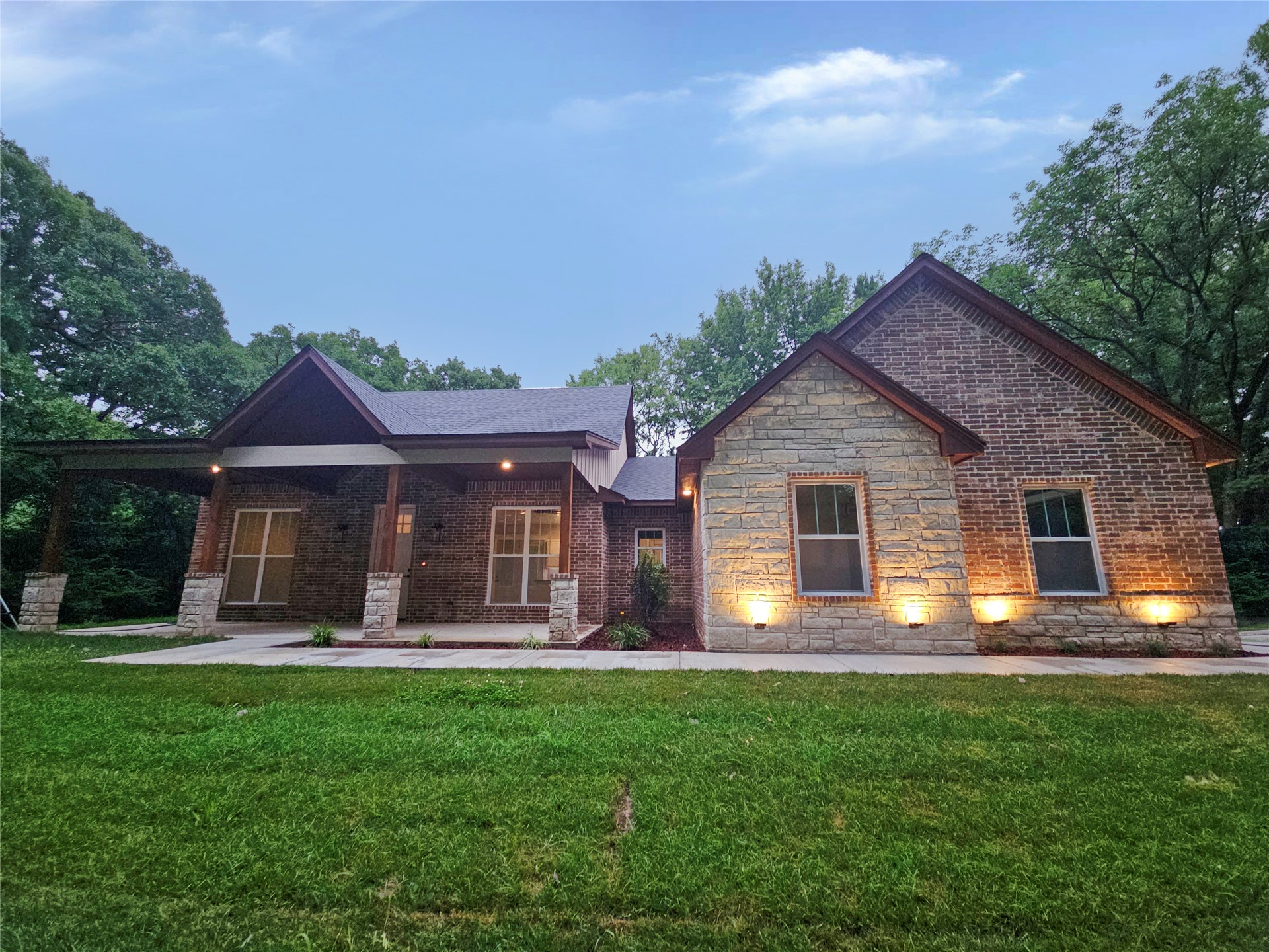 302 Oak Ridge Road Property Photo 2