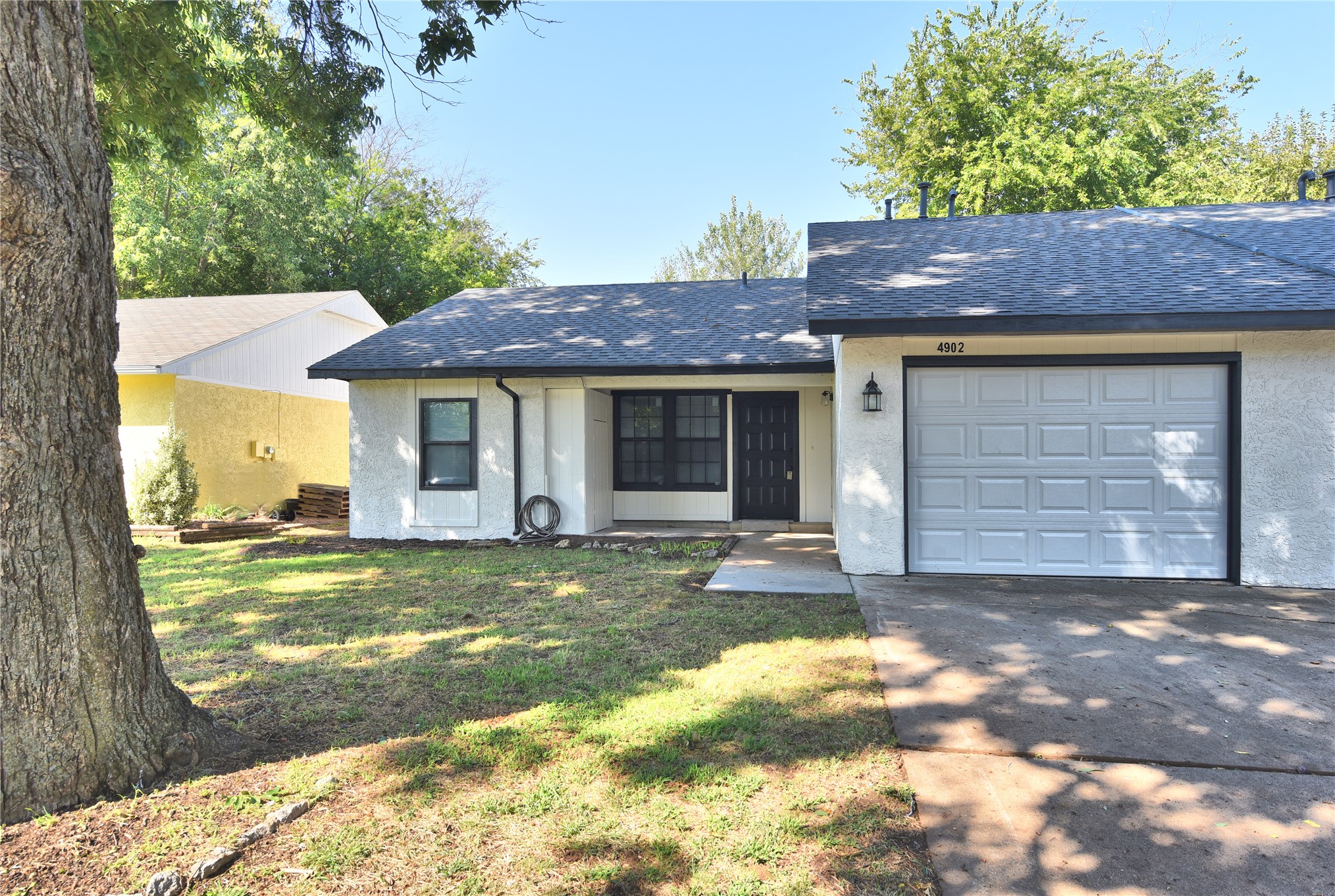4902 S Hickory Avenue Property Photo 1