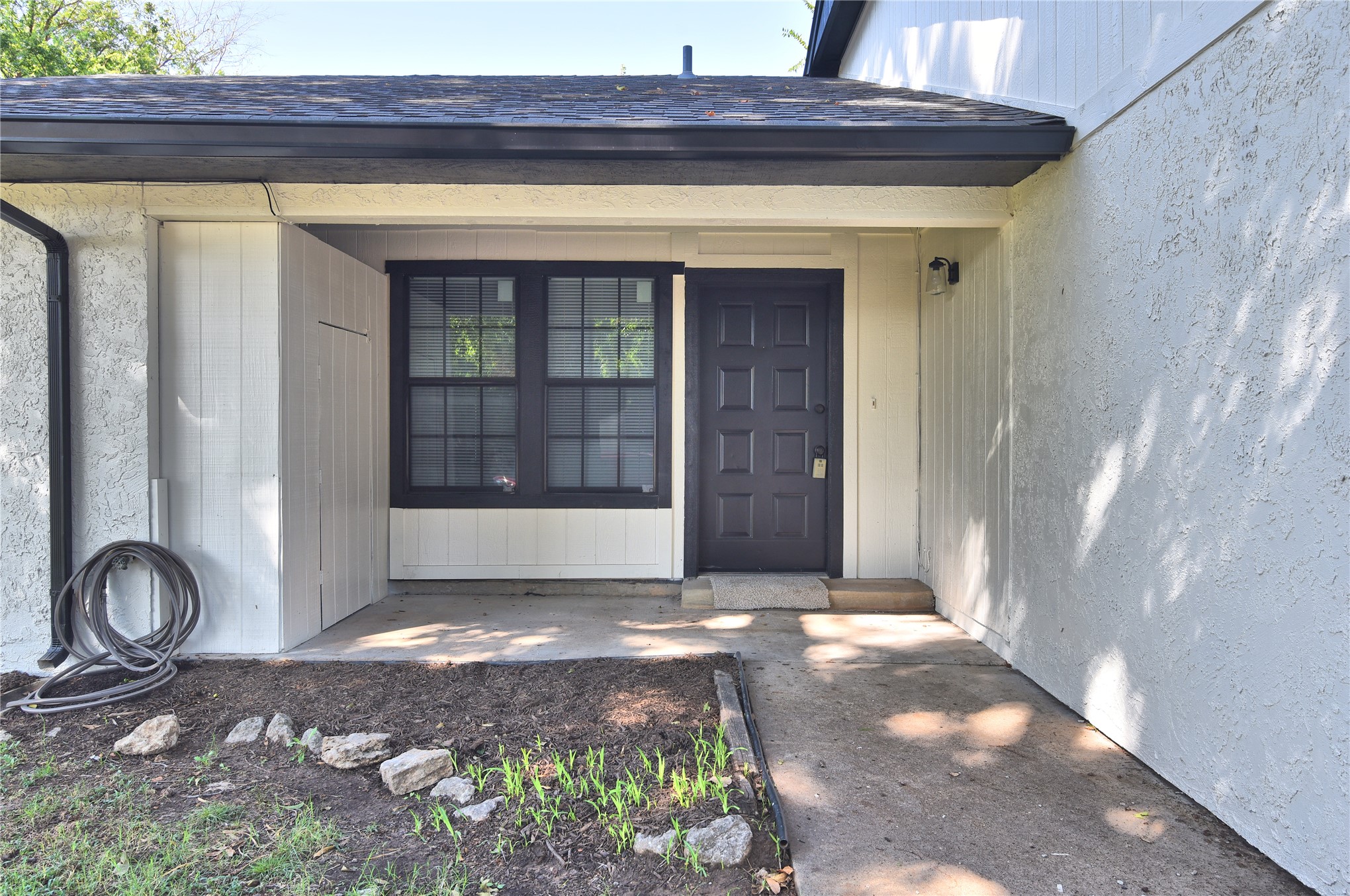 4902 S Hickory Avenue Property Photo 3