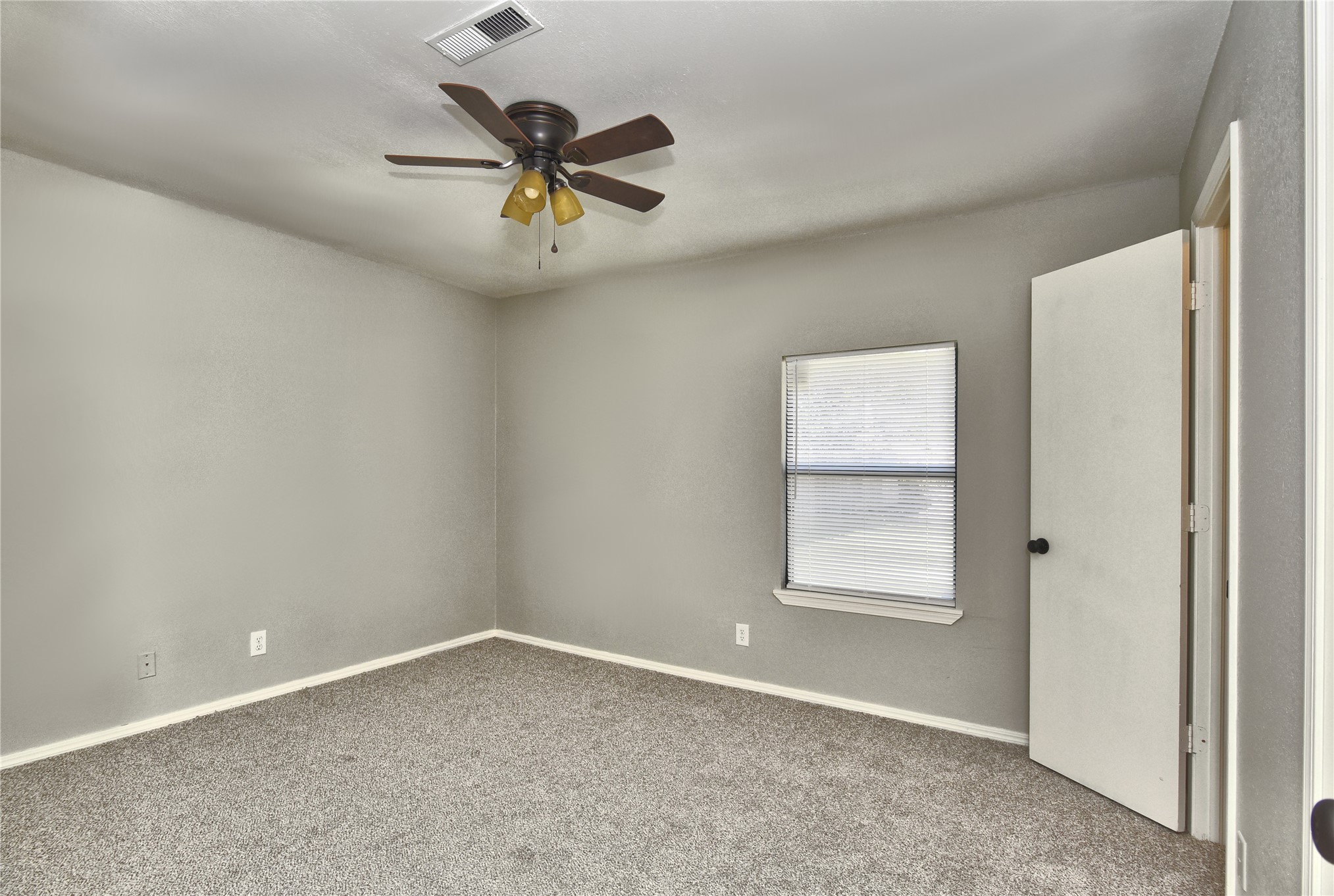 4902 S Hickory Avenue Property Photo 18