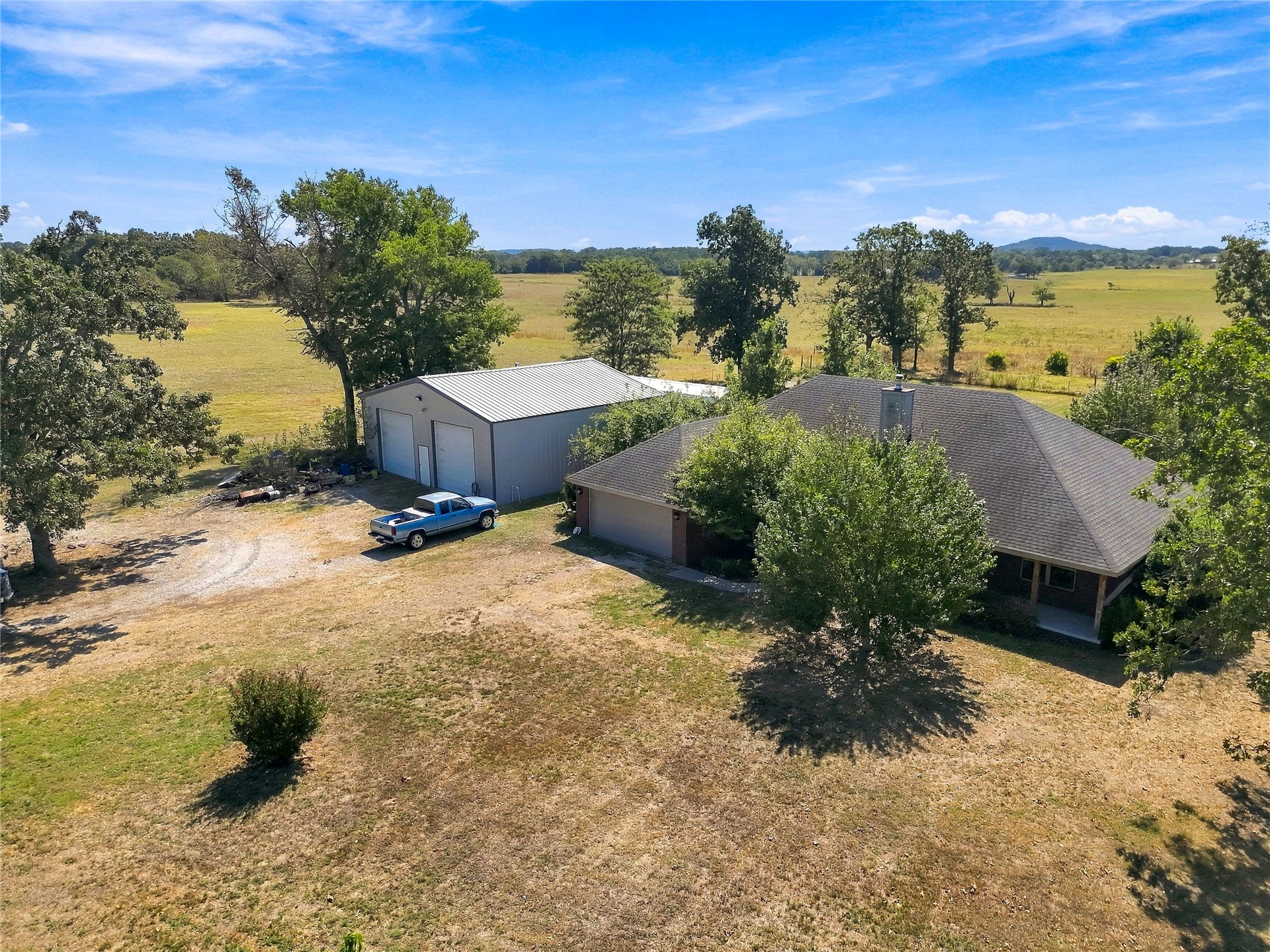472732 E 650 Road Property Photo 1