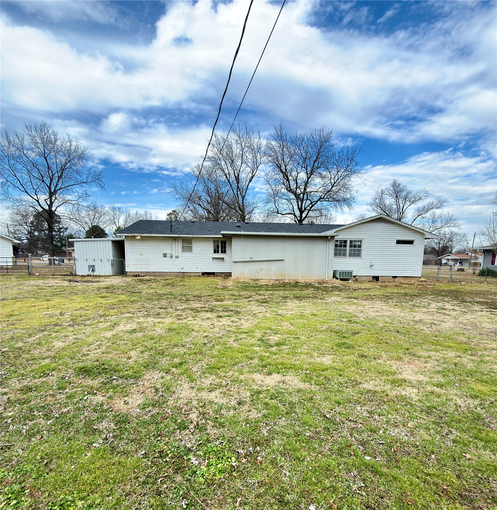 908 W Commercial Property Photo 2