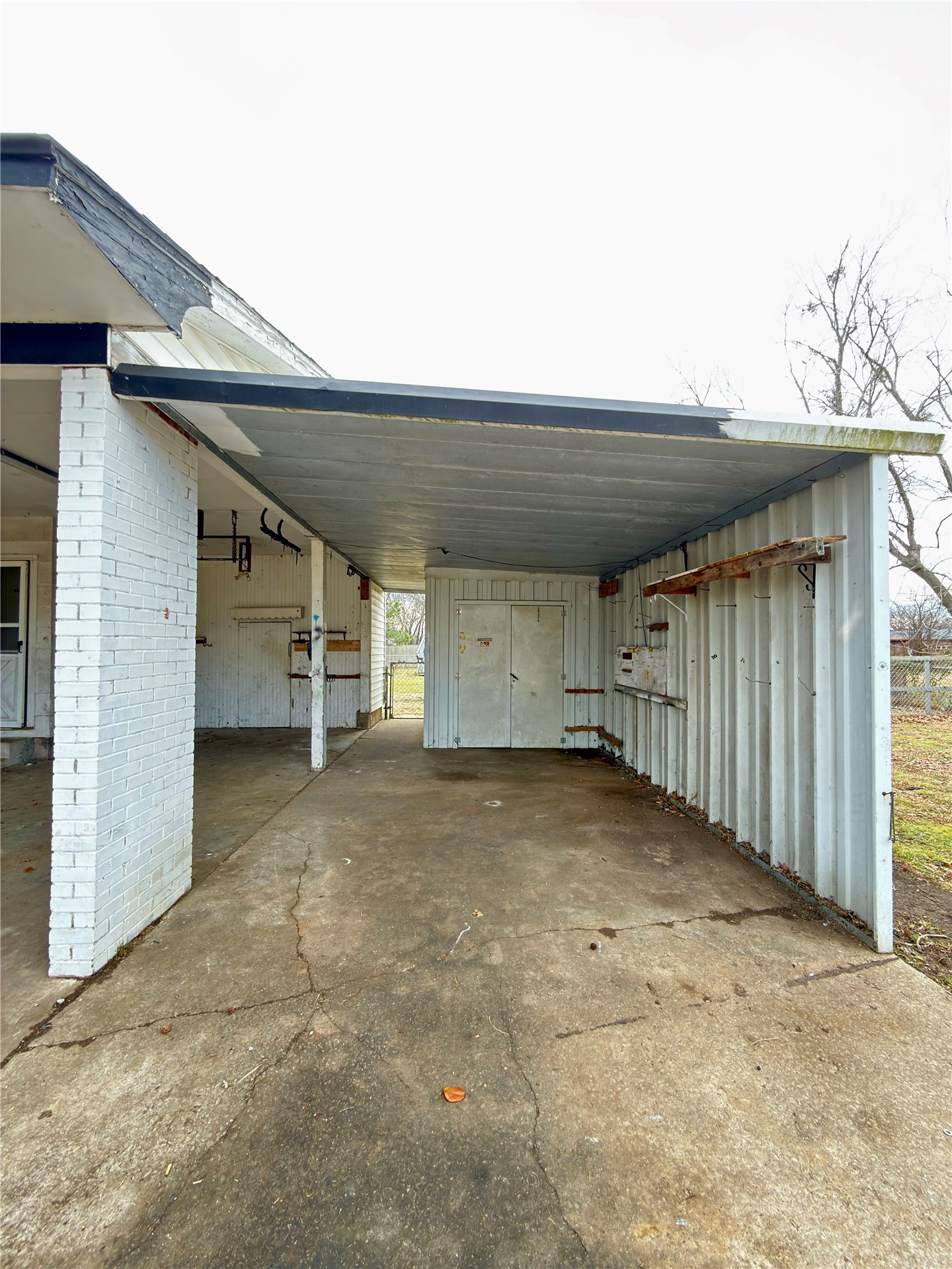 908 W Commercial Property Photo 5
