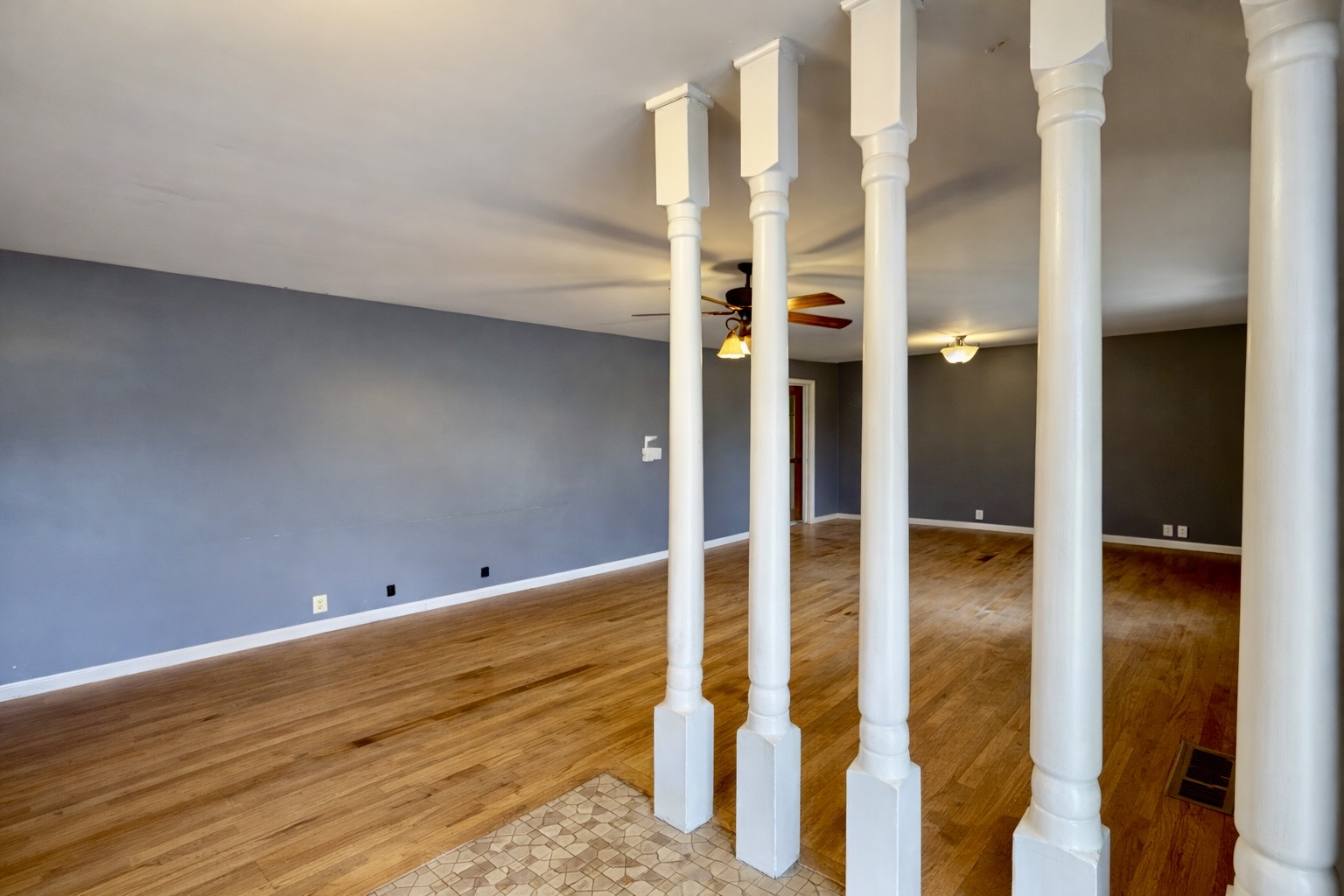 908 W Commercial Property Photo 10