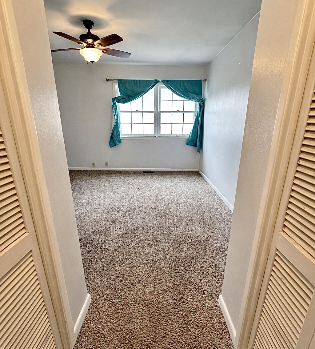 908 W Commercial Property Photo 13