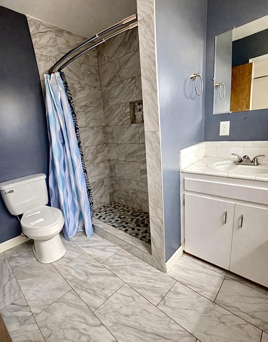 908 W Commercial Property Photo 16