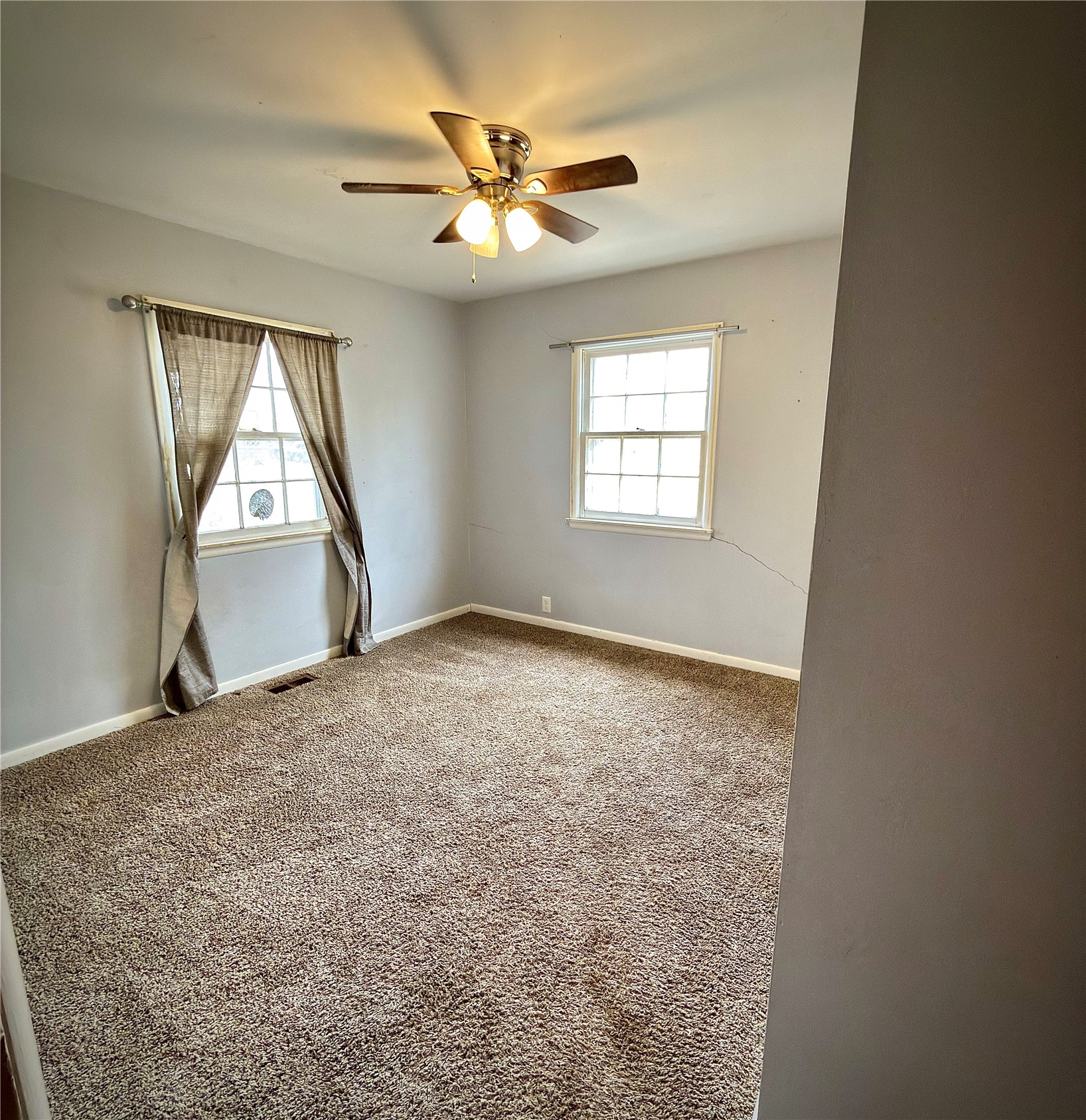 908 W Commercial Property Photo 18