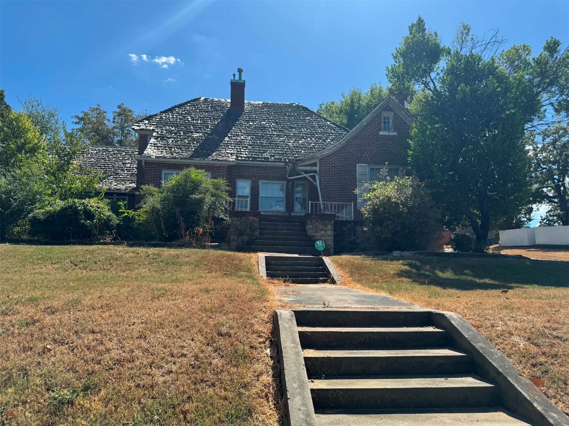 400 E Osage Avenue Property Photo 1