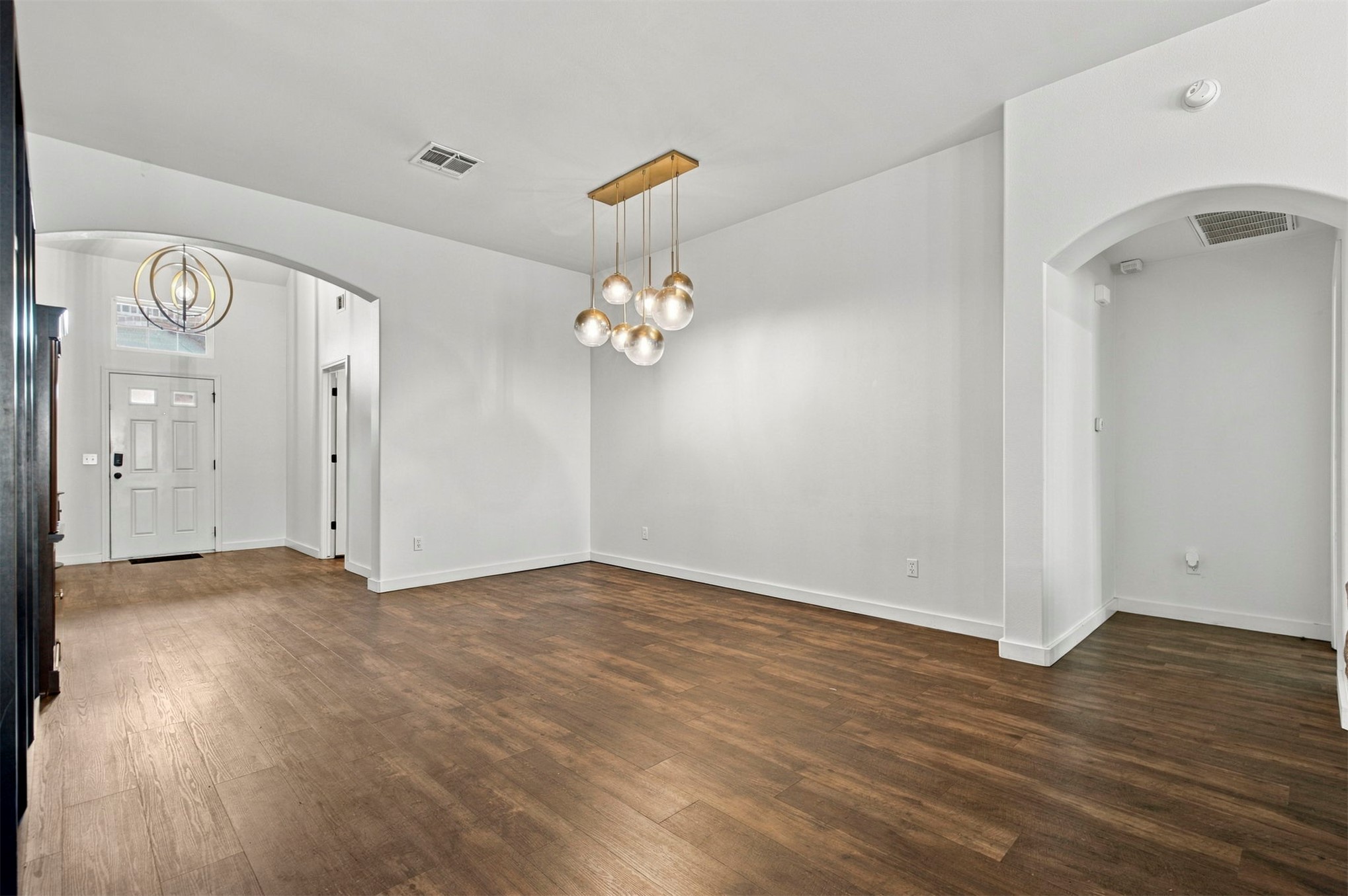 1816 E Laredo Street Property Photo 3