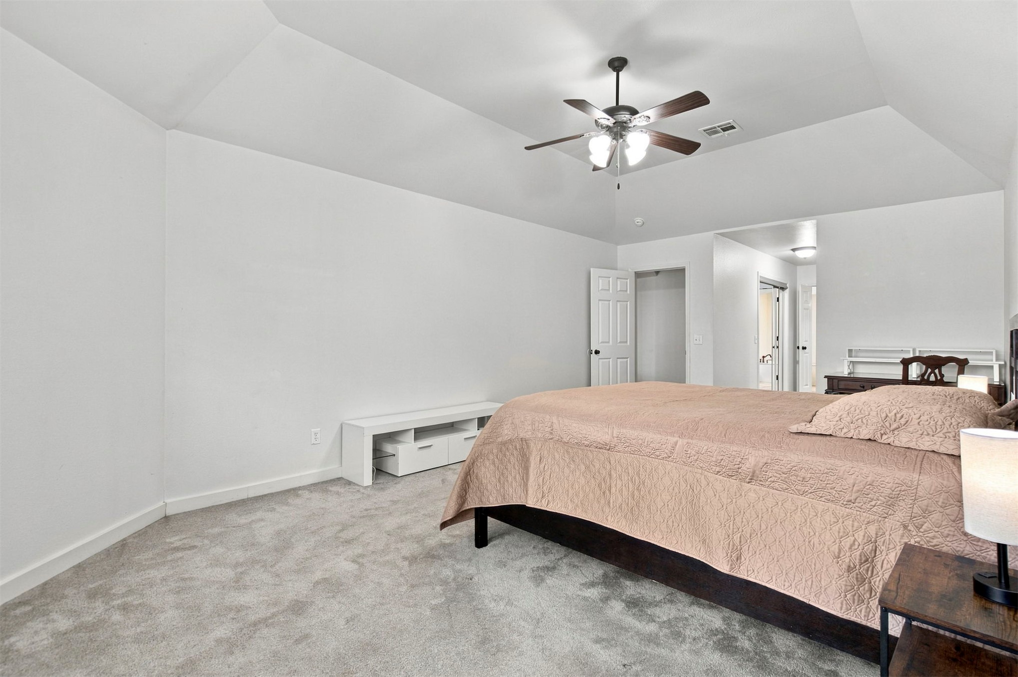 1816 E Laredo Street Property Photo 15