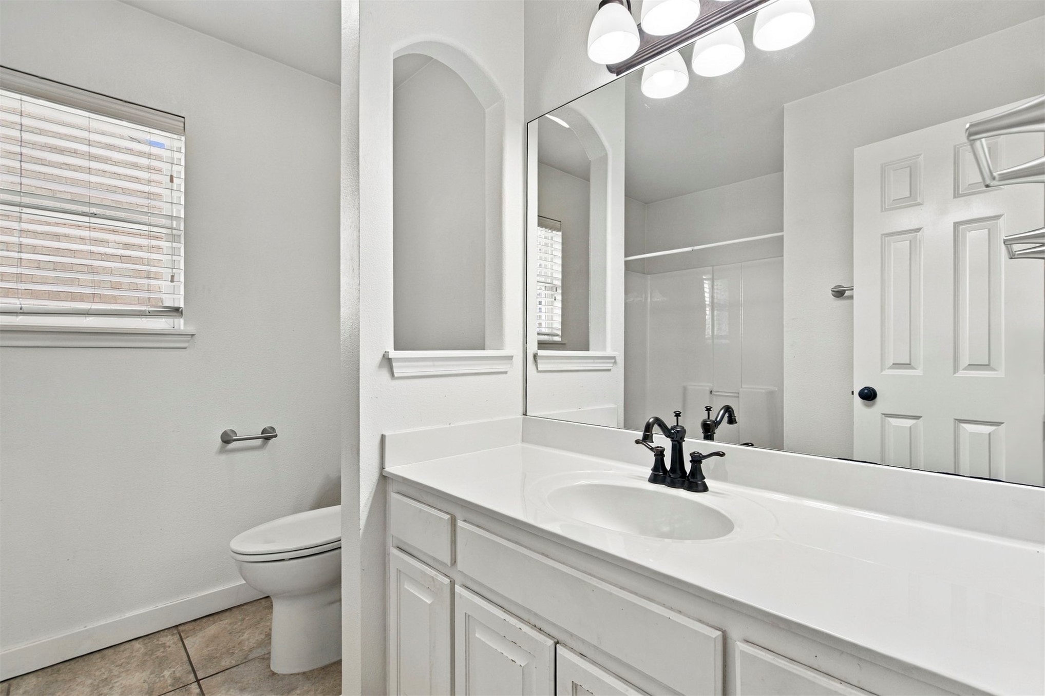 1816 E Laredo Street Property Photo 20